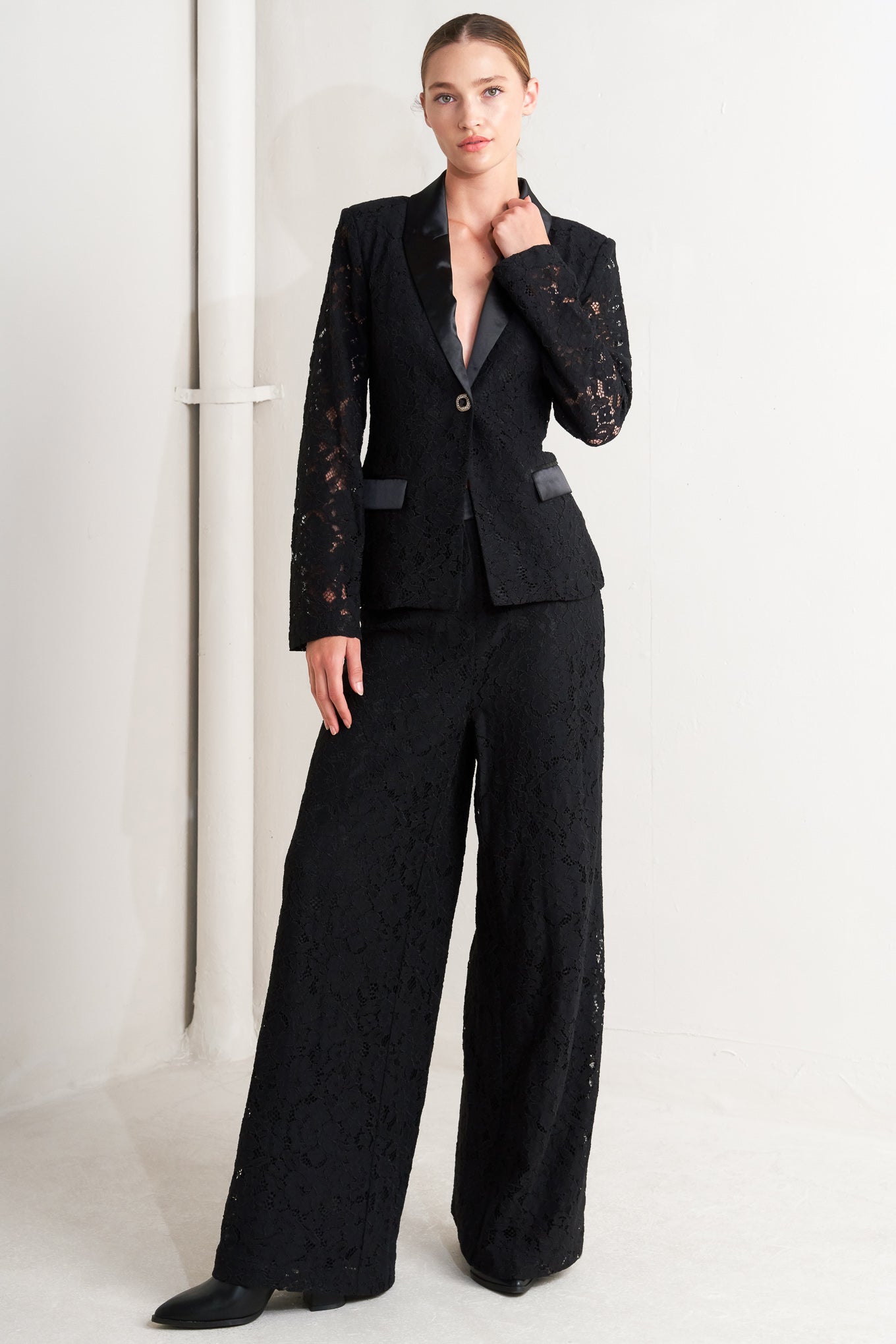 SHADOW GLAM WOVEN LACE BLAZER Flying Tomato
