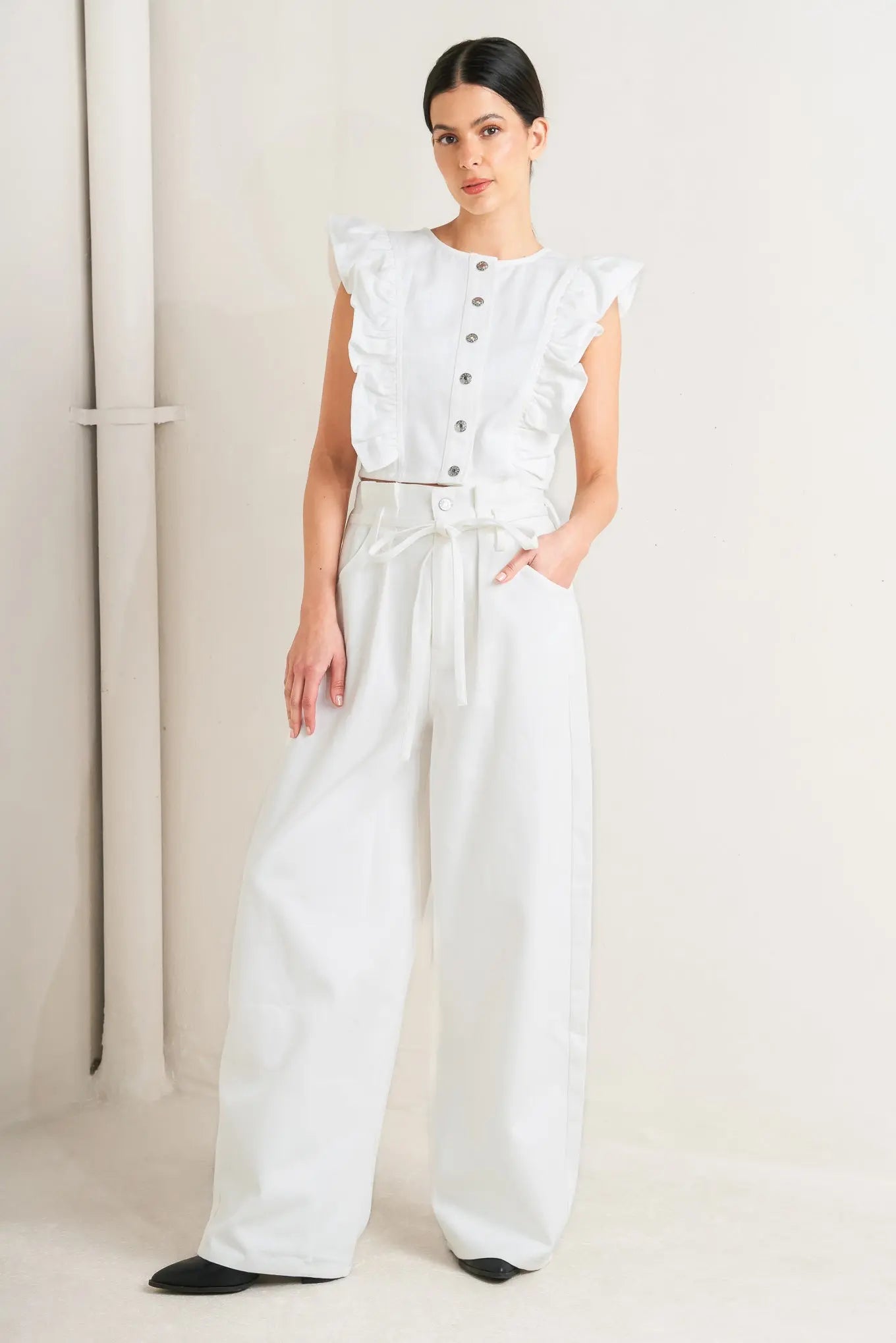 Sugar Air Twill Top With Round Neckline And Ruffle Detail Flying Tomato