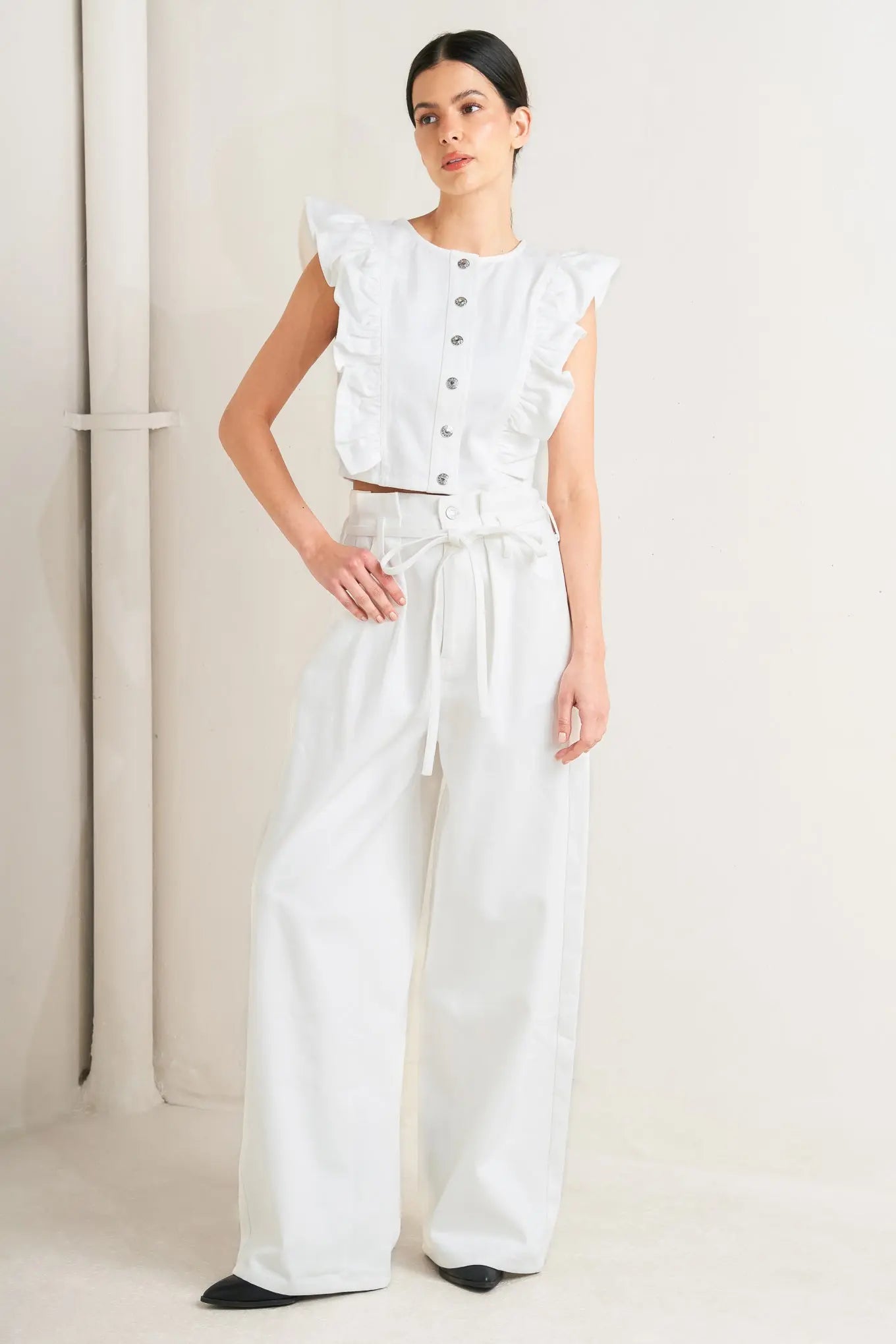 Sugar Air Twill Top With Round Neckline And Ruffle Detail Flying Tomato