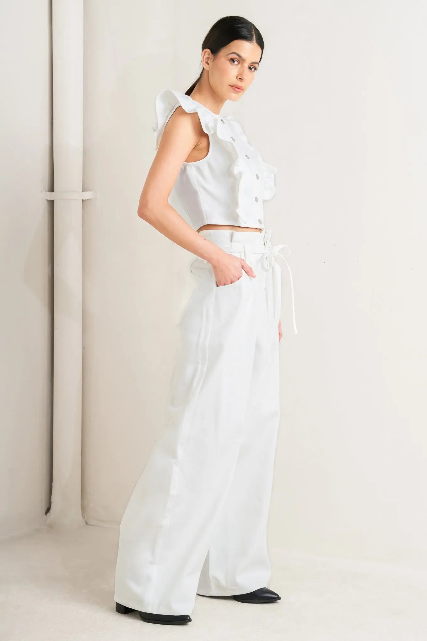 Sugar Air Twill Top With Round Neckline And Ruffle Detail Flying Tomato