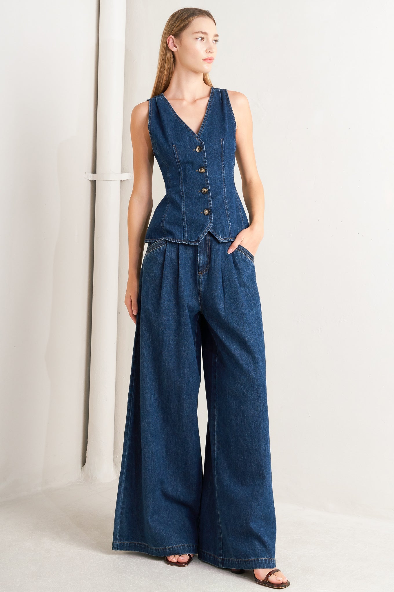 SHARP FEMININITY DENIM VEST Flying Tomato