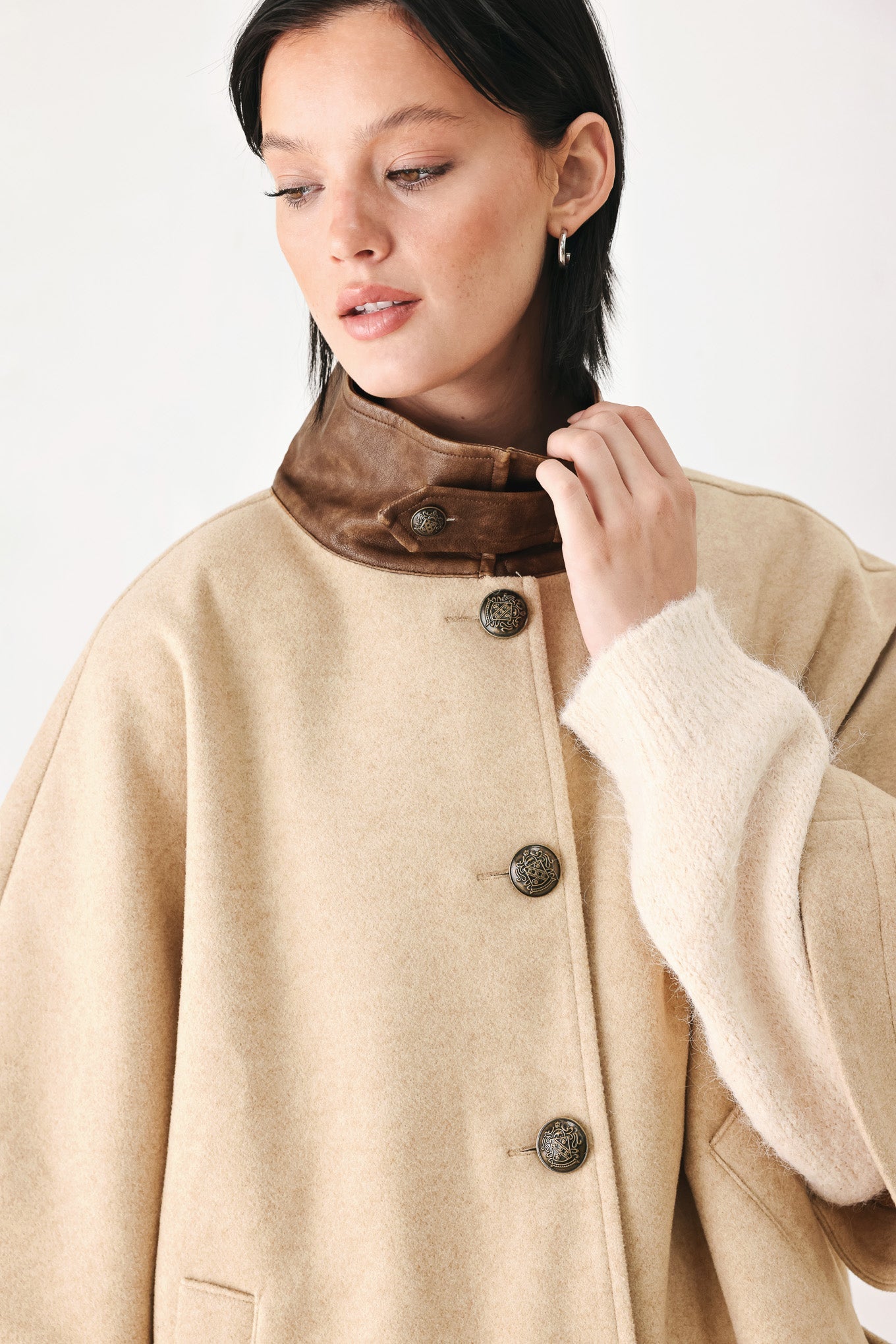 City In Motion Beige Woven Capelet Jacket Buckled High Neck Brown Collar