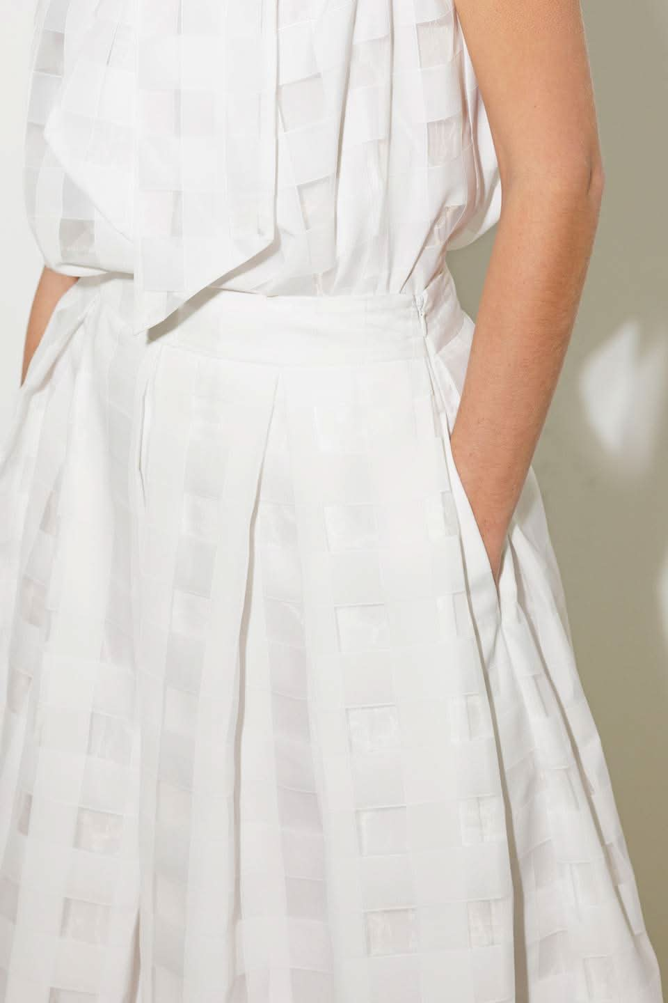 LIVE FOR US WHITE ORGANZA MIDI SKIRT