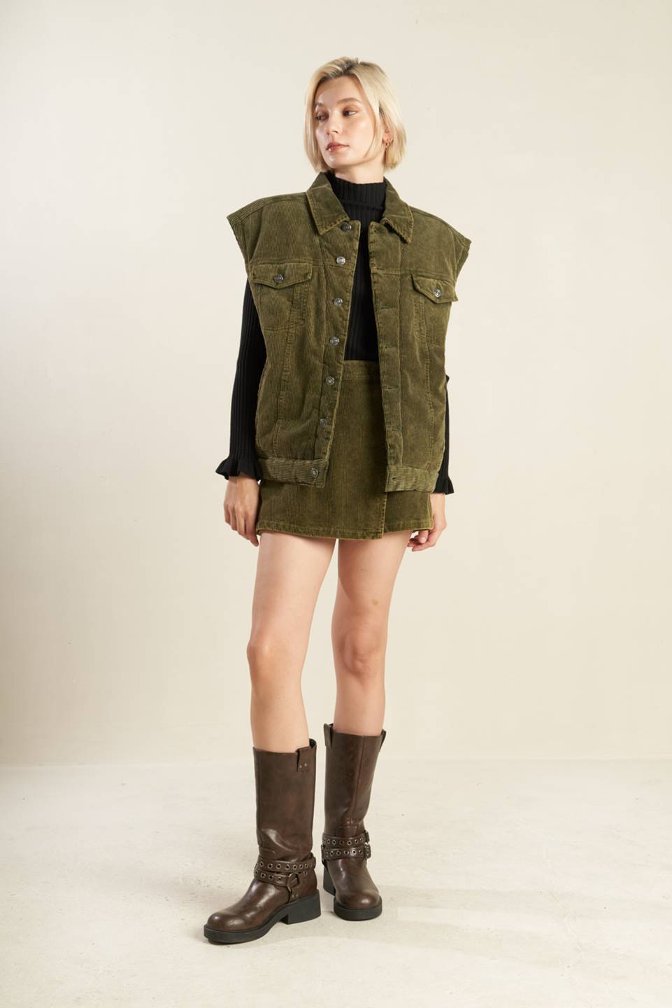 ESCAPING REALITY CORDUROY SKIRT Flying Tomato