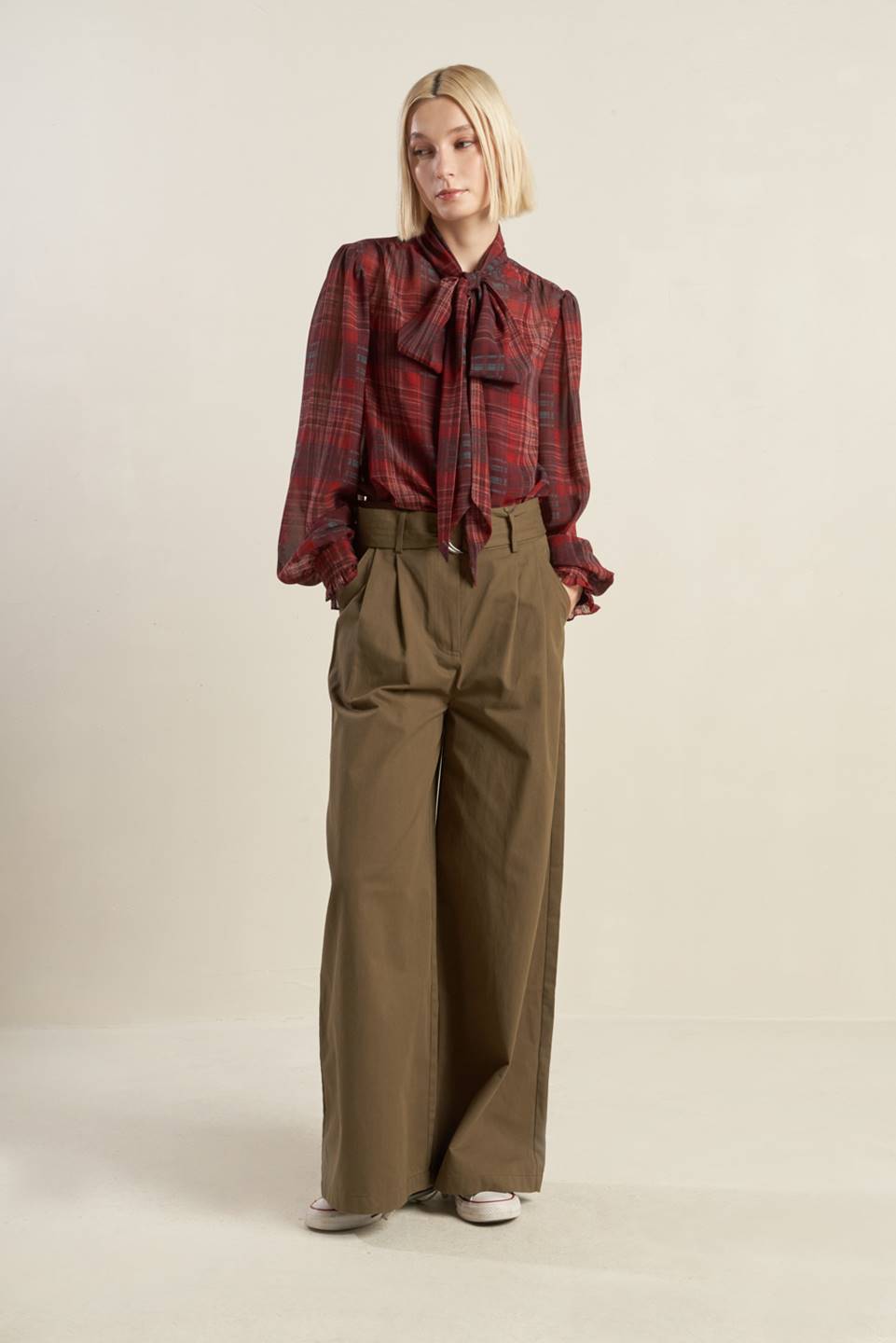 ELEGANCE UNVEILED WOVEN PANTS