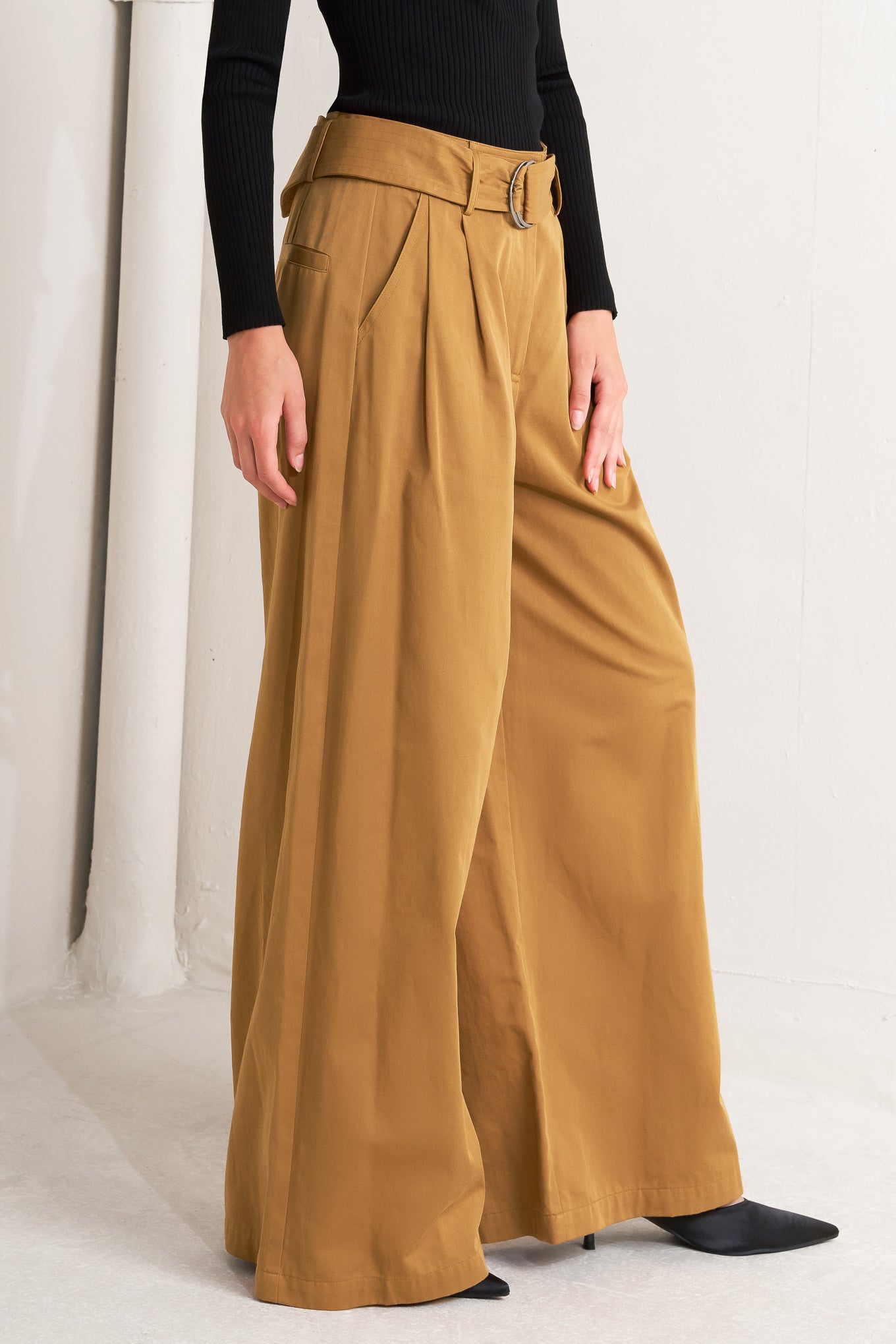 ELEGANCE UNVEILED WOVEN PANTS Flying Tomato