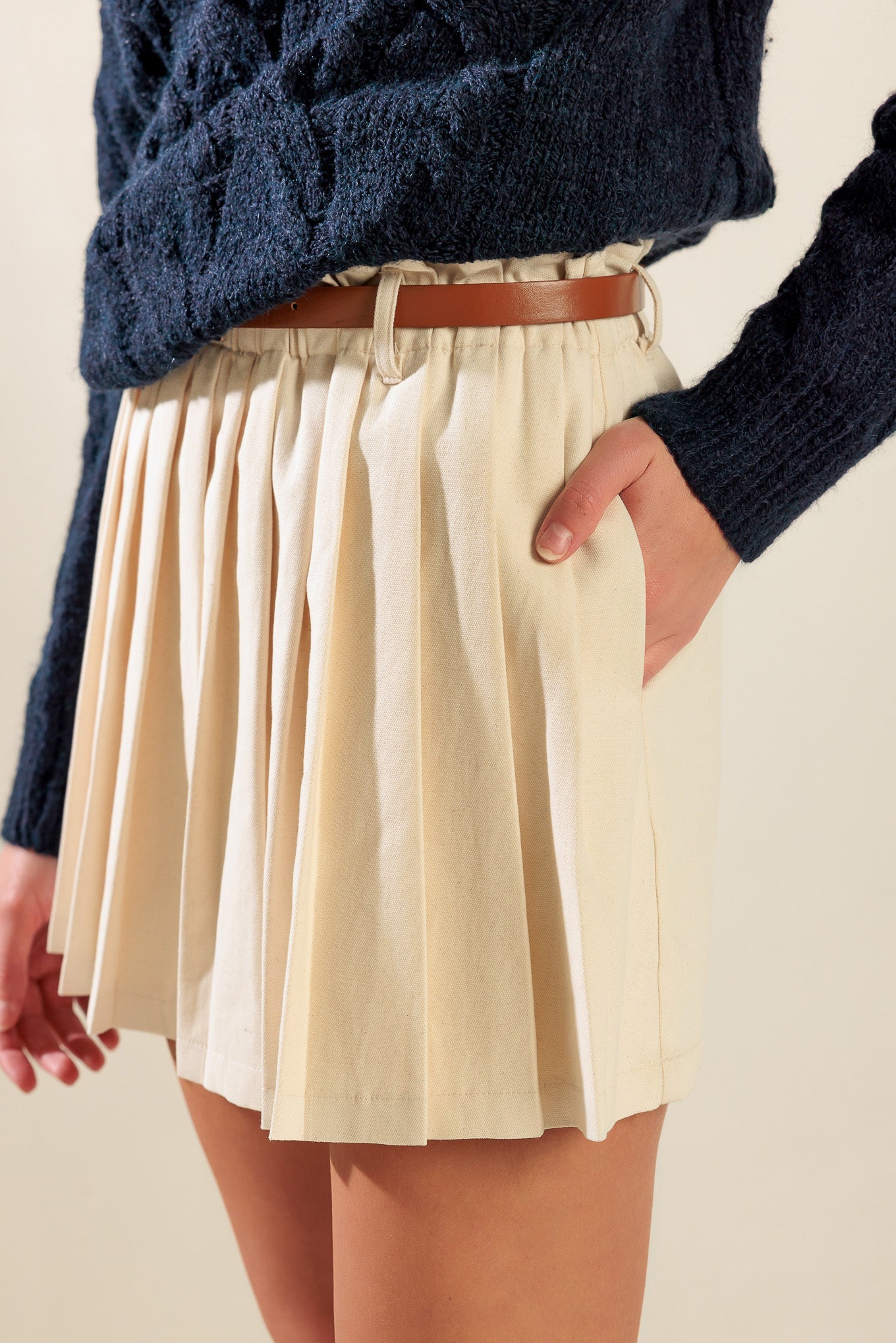 HEARTFELT WOVEN SKORT