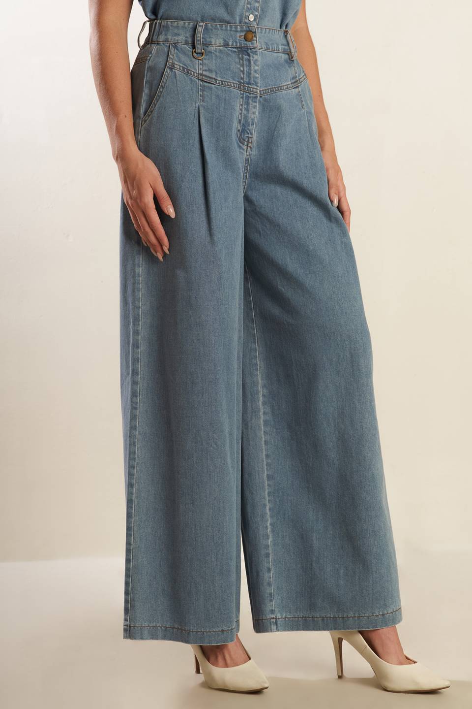 Wondering Why Denim Pants With Wide Leg And Belt