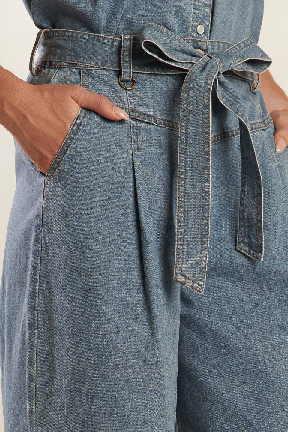 Wondering Why Denim Pants With Wide Leg And Belt