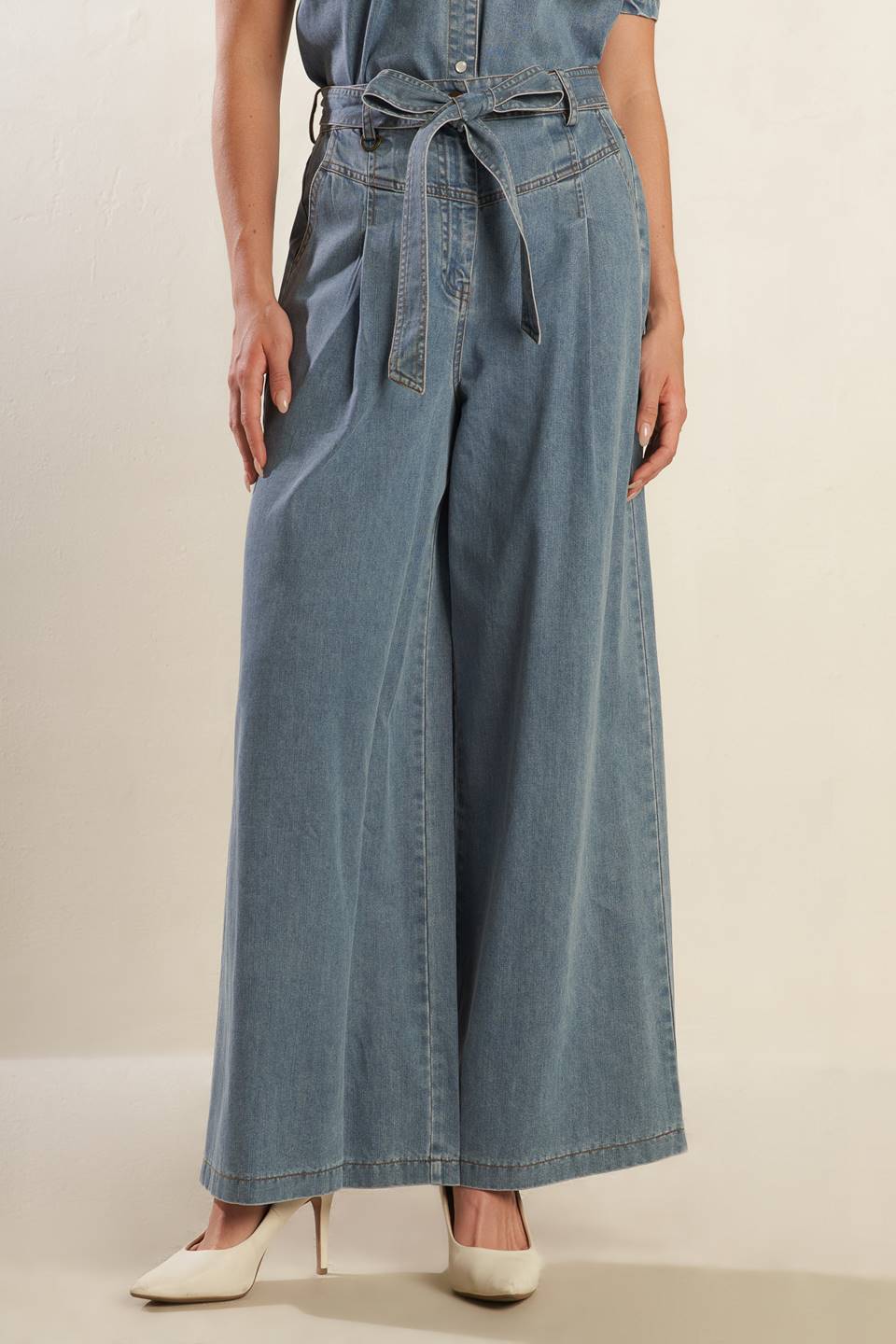 Wondering Why Denim Pants With Wide Leg And Belt