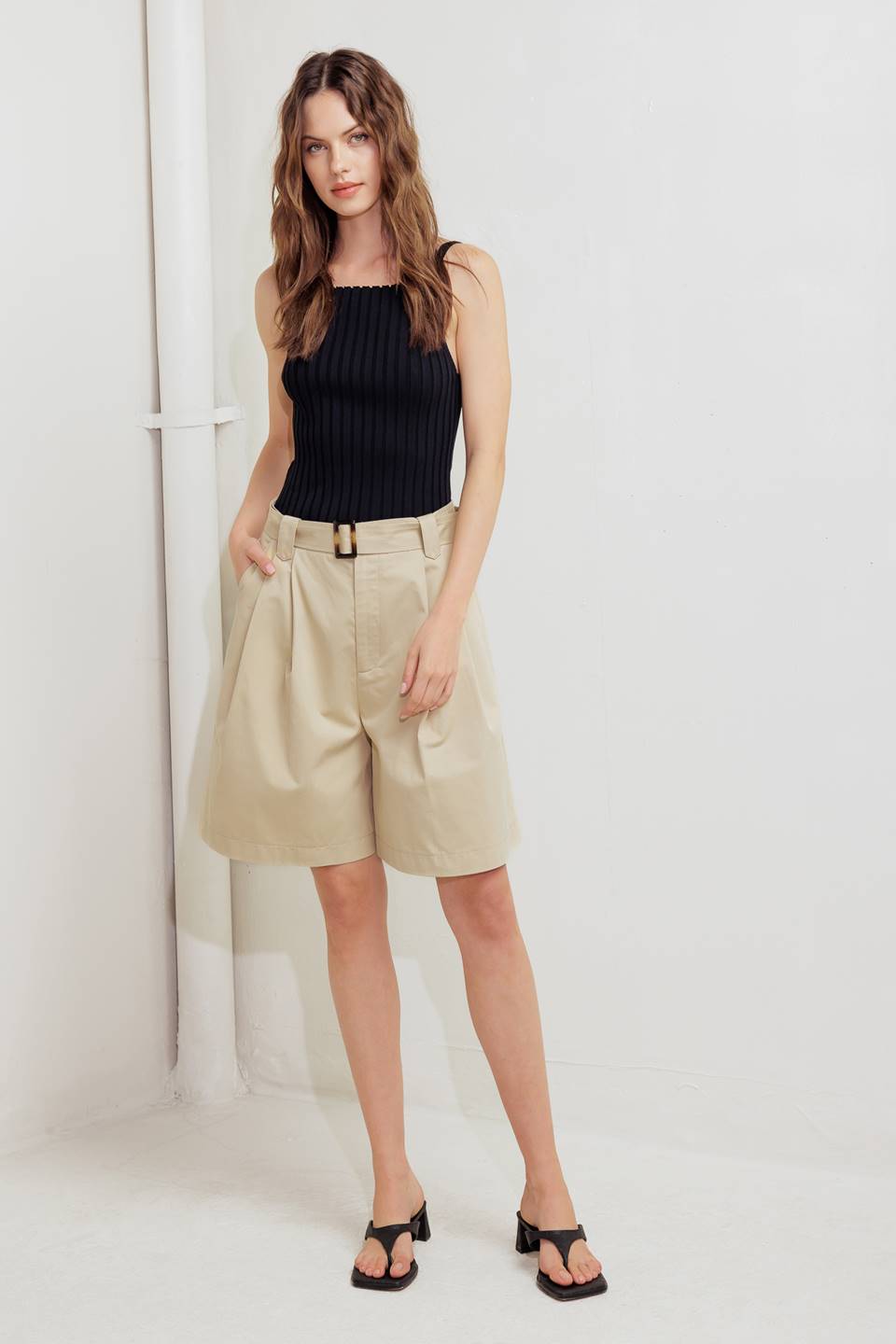 MODERN VOYAGER WOVEN BERMUDA SHORT Flying Tomato