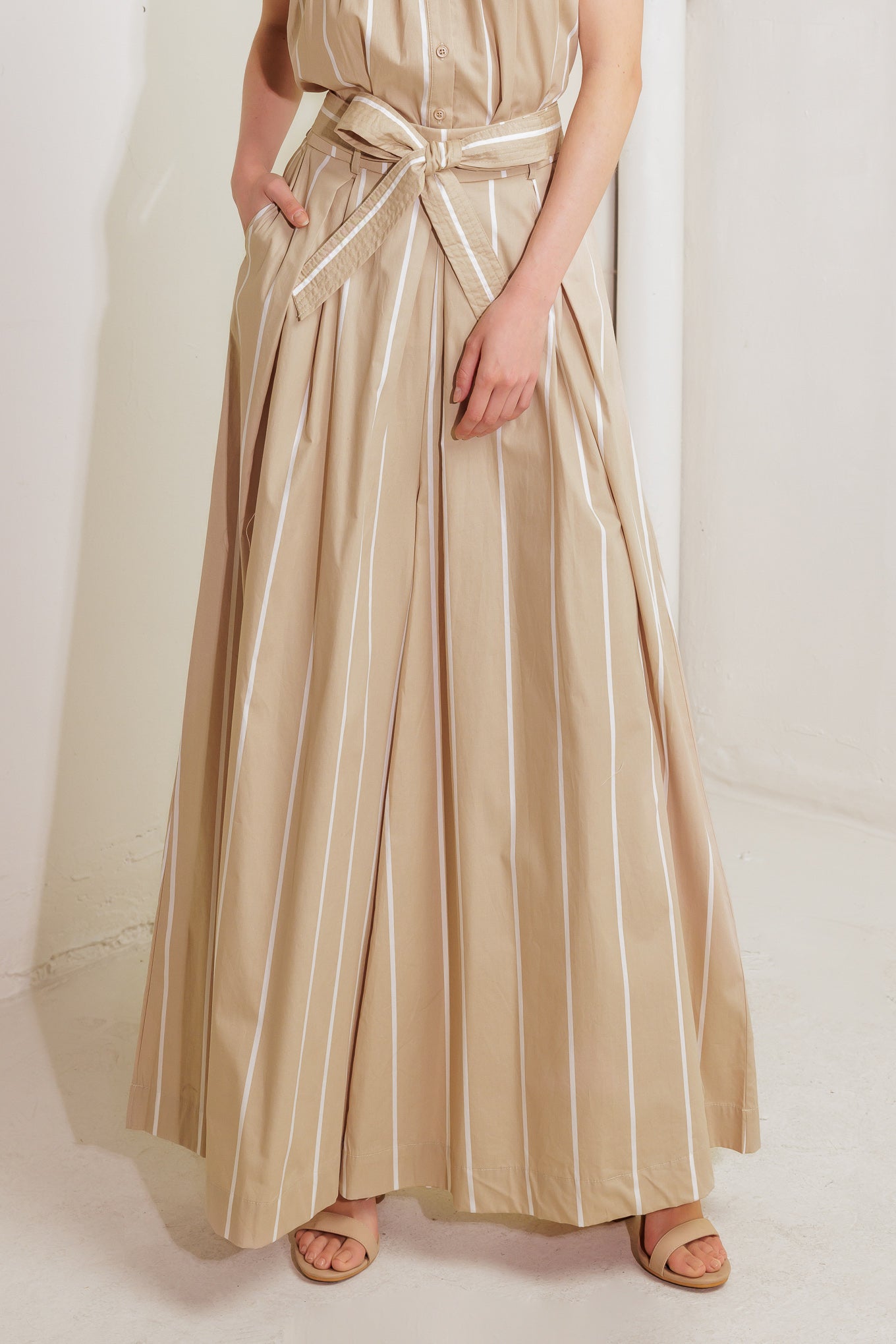 WHEN DAISIES DANCE WOVEN PANTS Flying Tomato