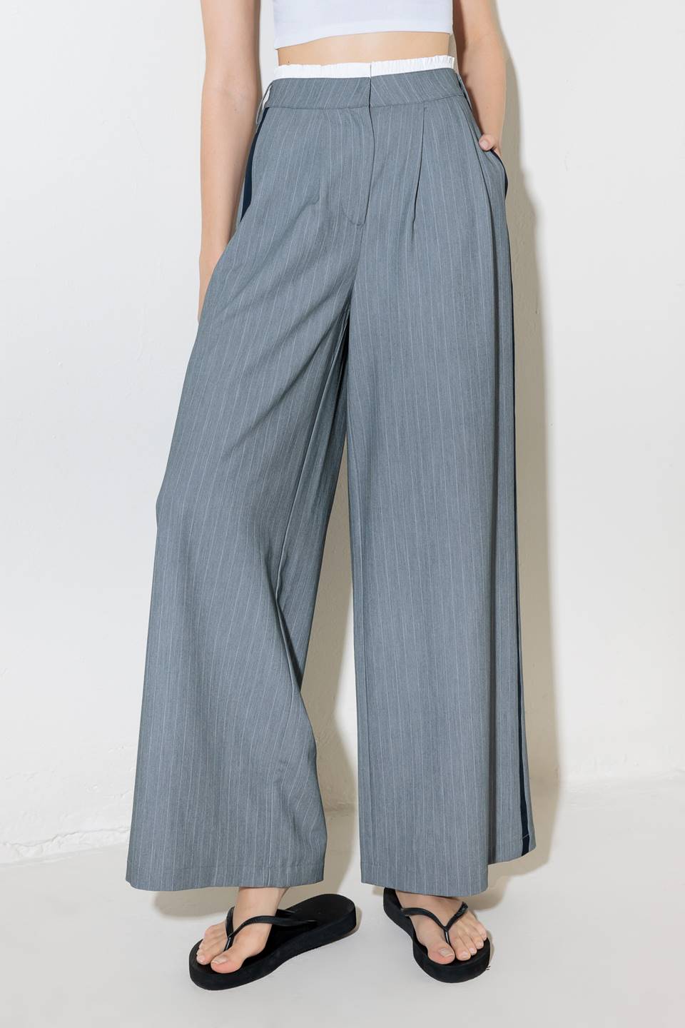 SMILE BRIGHT IN GREY WOVEN PANTS Flying Tomato