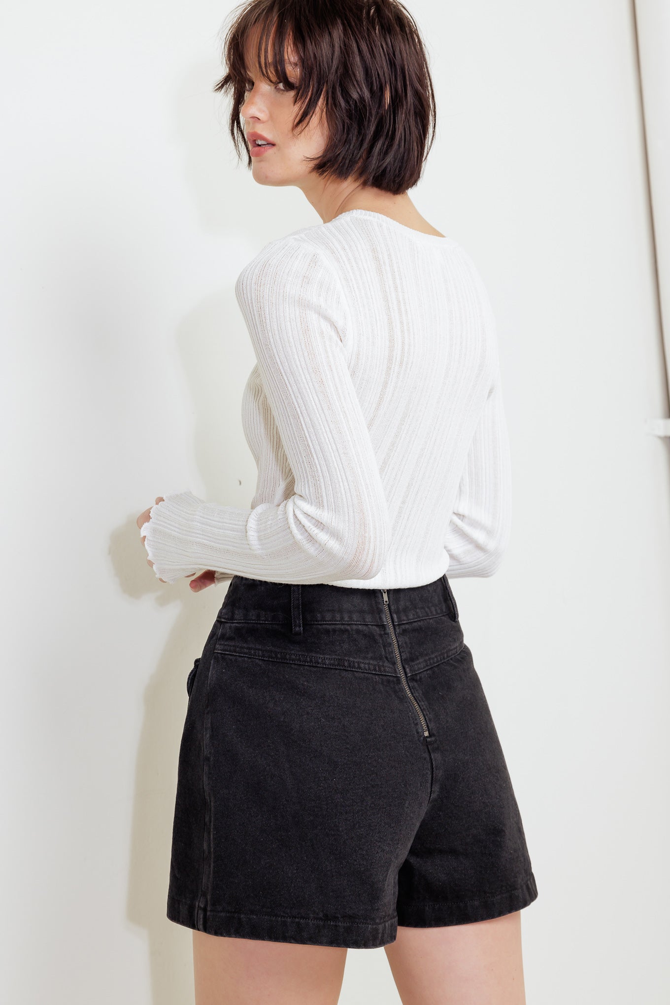 TAILORED FLOW BLACK WOVEN SKORT Flying Tomato