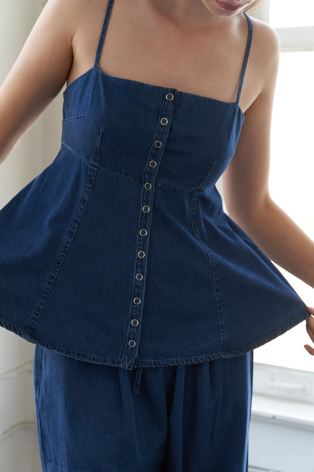 AUTHENTIC MOMENTS LIGHTWEIGHT DENIM TOP Flying Tomato