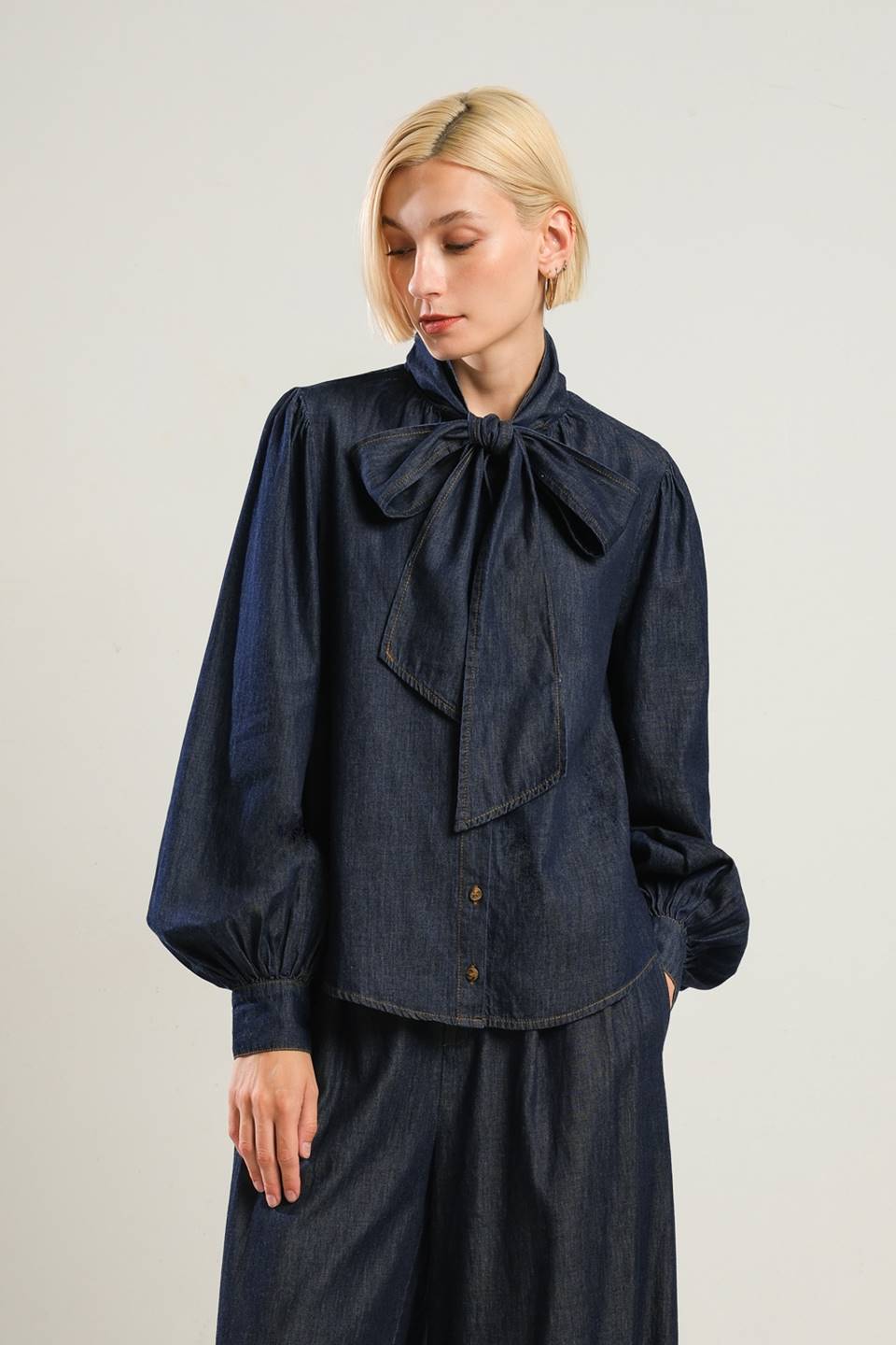 THERE IN MY MIND CHAMBRAY TOP