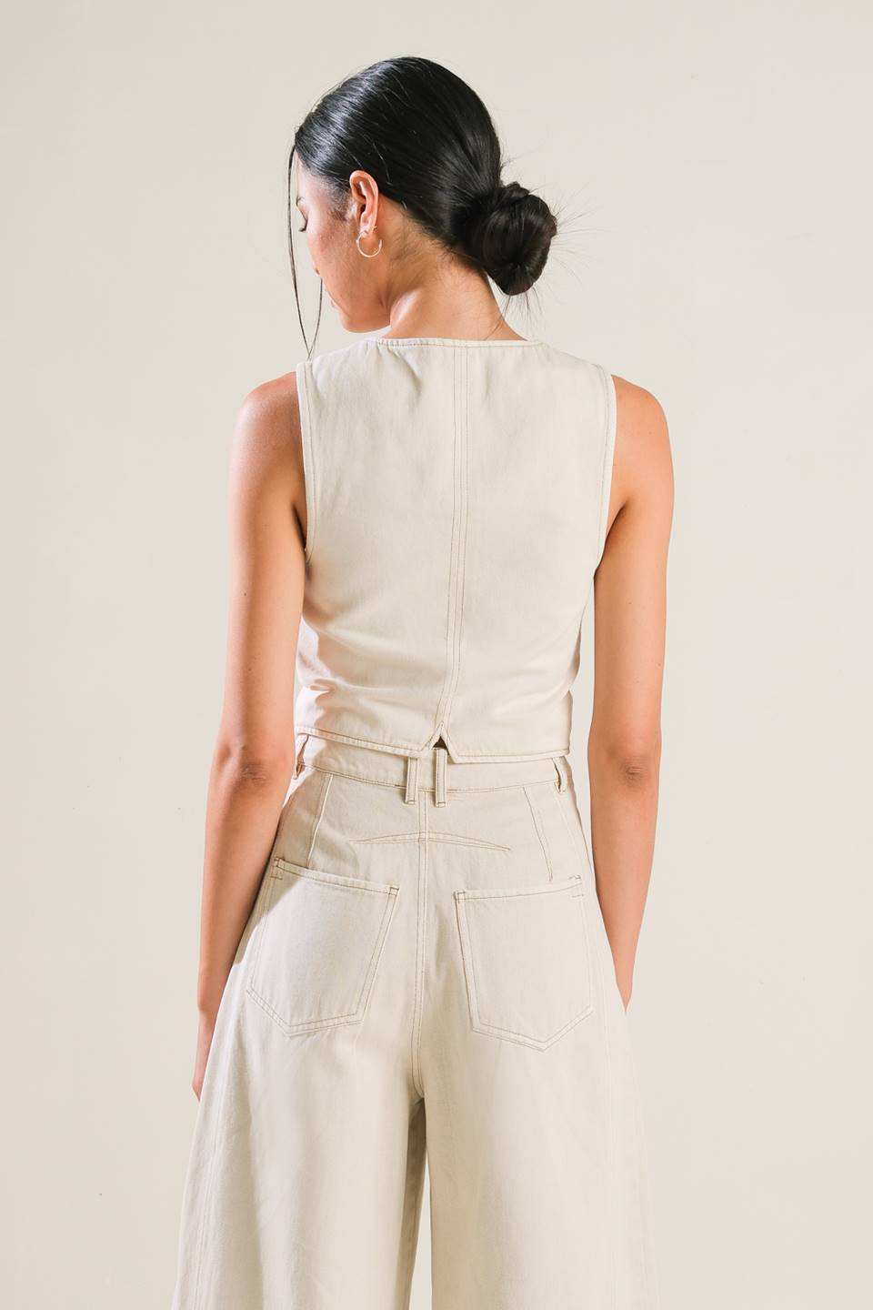 SOPHISTICATED TWILL BUTTON VEST