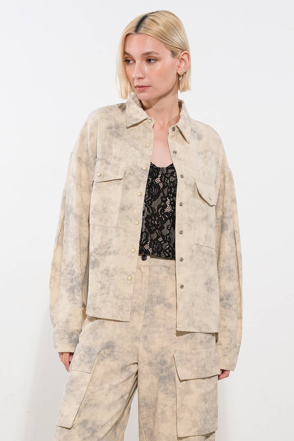 IN THE SPOTLIGHT WOVEN TOP Flying Tomato