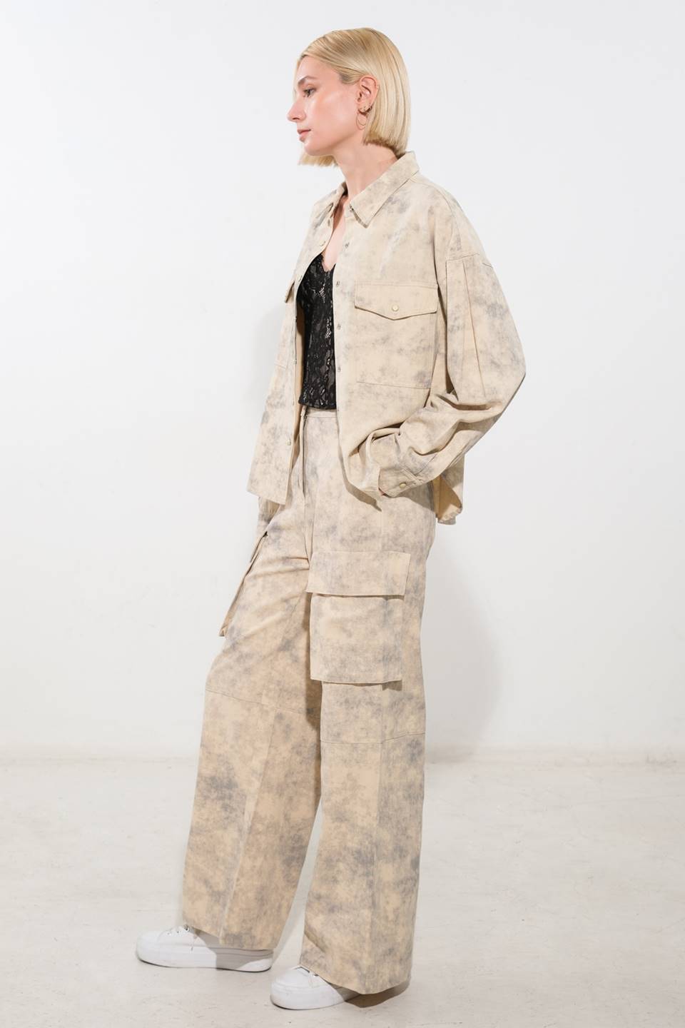 IN THE SPOTLIGHT WOVEN TOP Flying Tomato