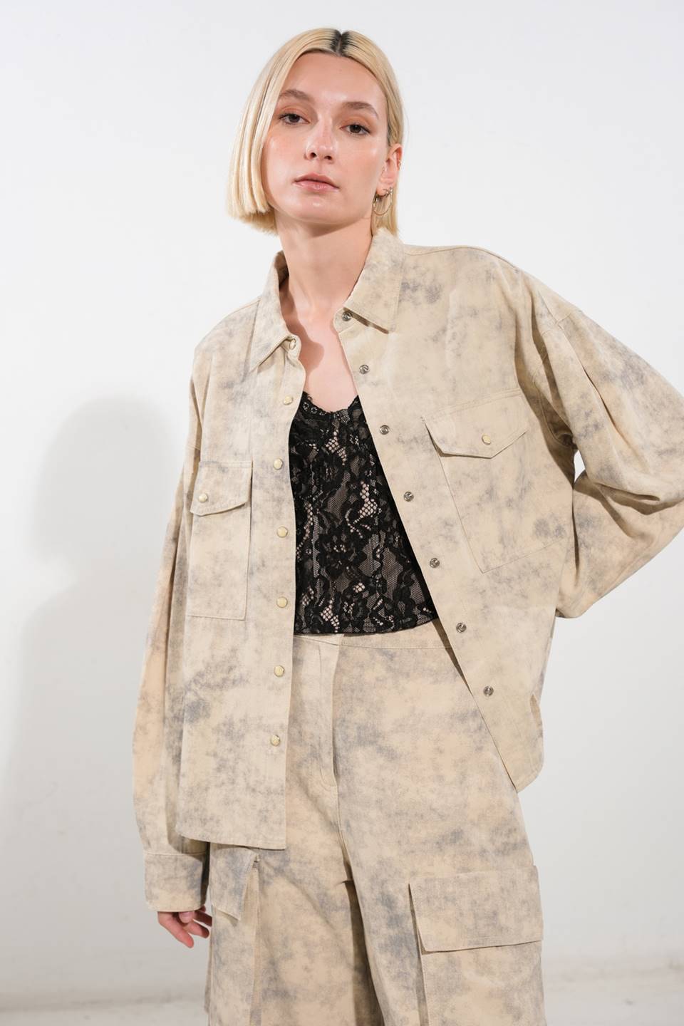 IN THE SPOTLIGHT WOVEN TOP Flying Tomato