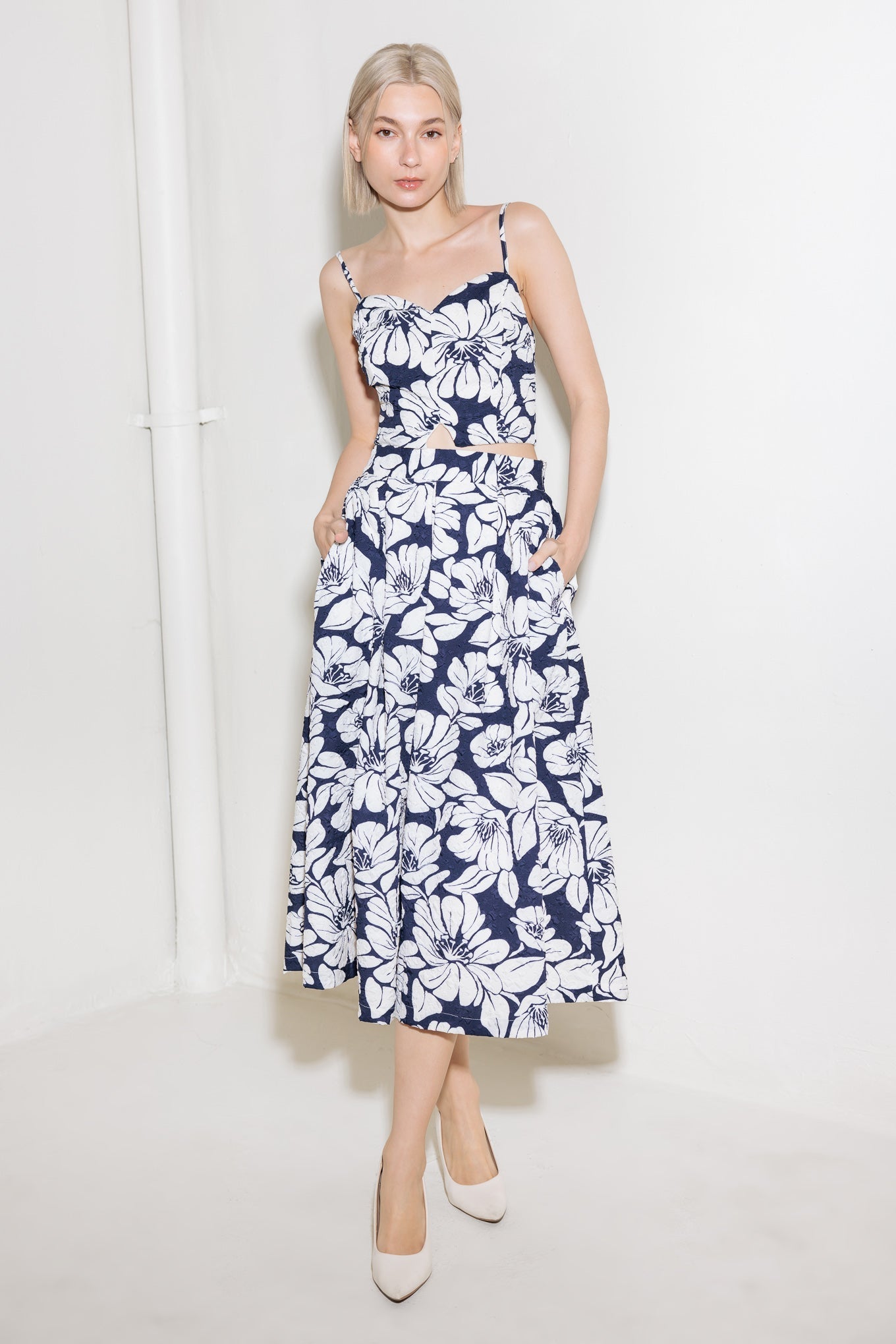 PLAIN OPTIMISM NAVY WOVEN CROP TOP Flying Tomato