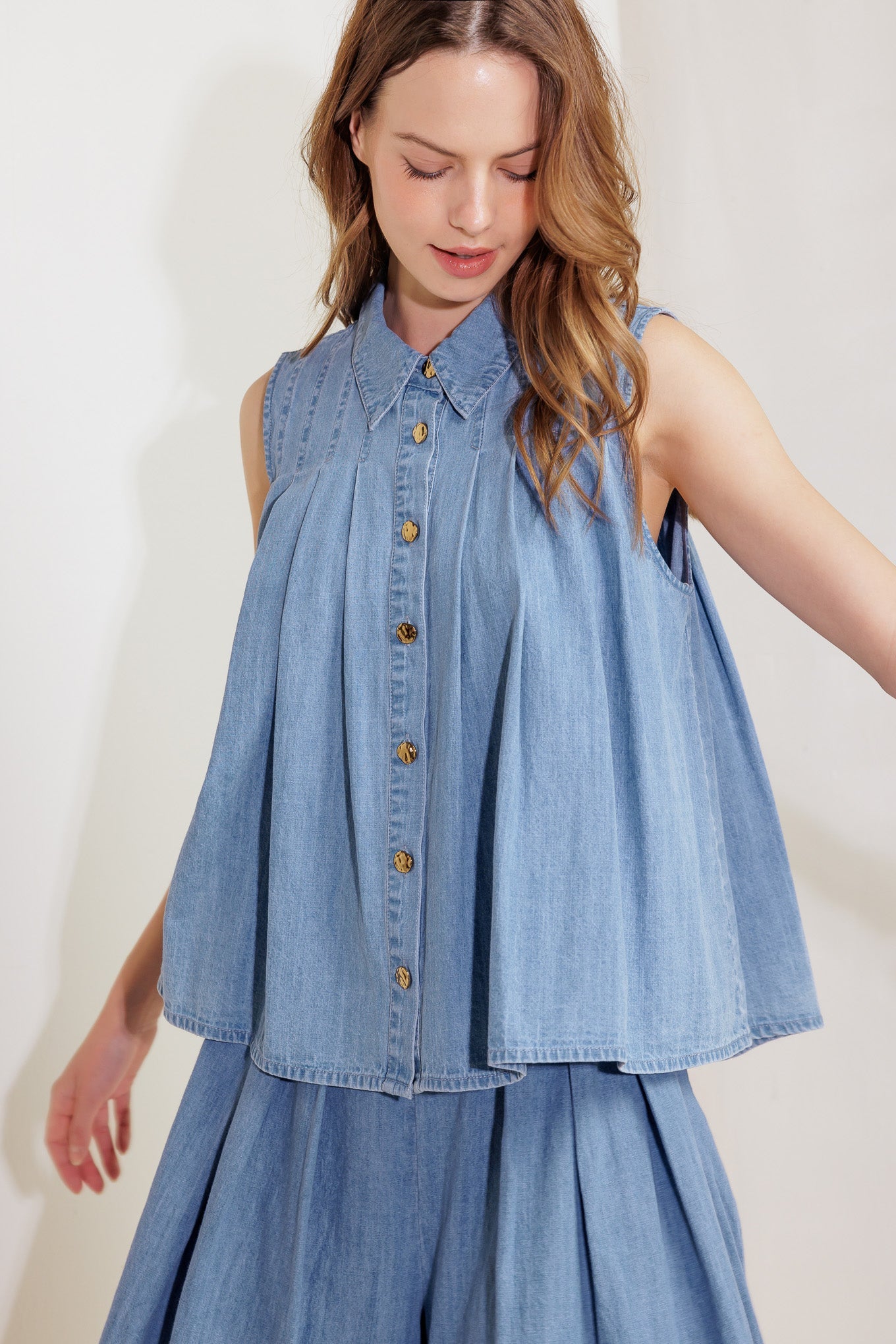 SERENITY HILL CHAMBRAY TOP Flying Tomato