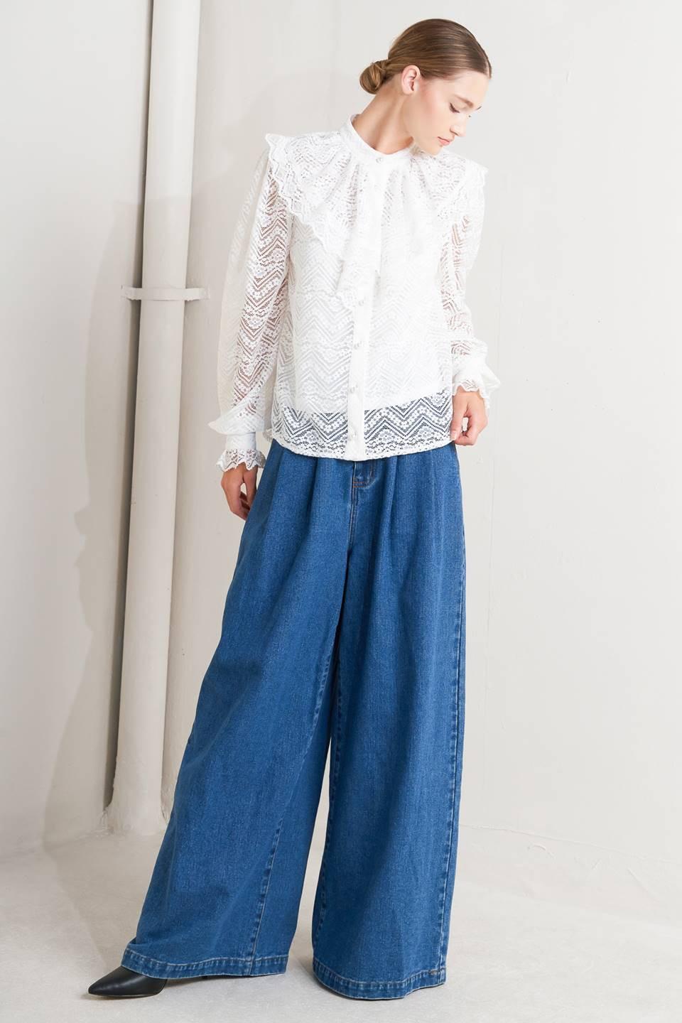 Detail shot of the Flying Tomato CLOUD ROMANCE WOVEN LACE TOP's delicate lace trim on the hemline and sleeve cuffs.