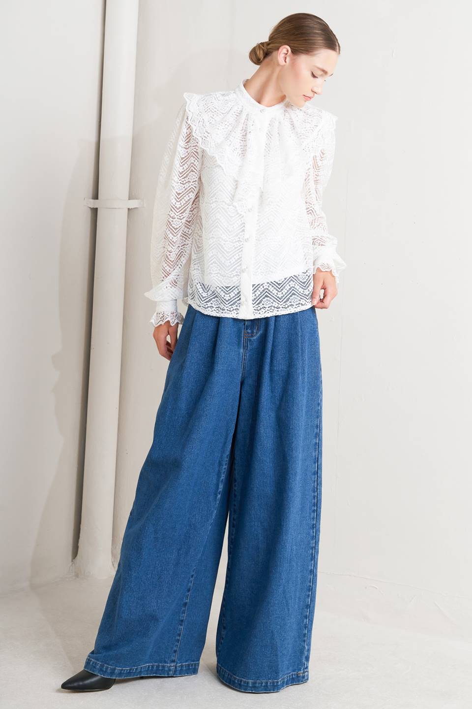 CLOUD ROMANCE WOVEN LACE TOP Flying Tomato