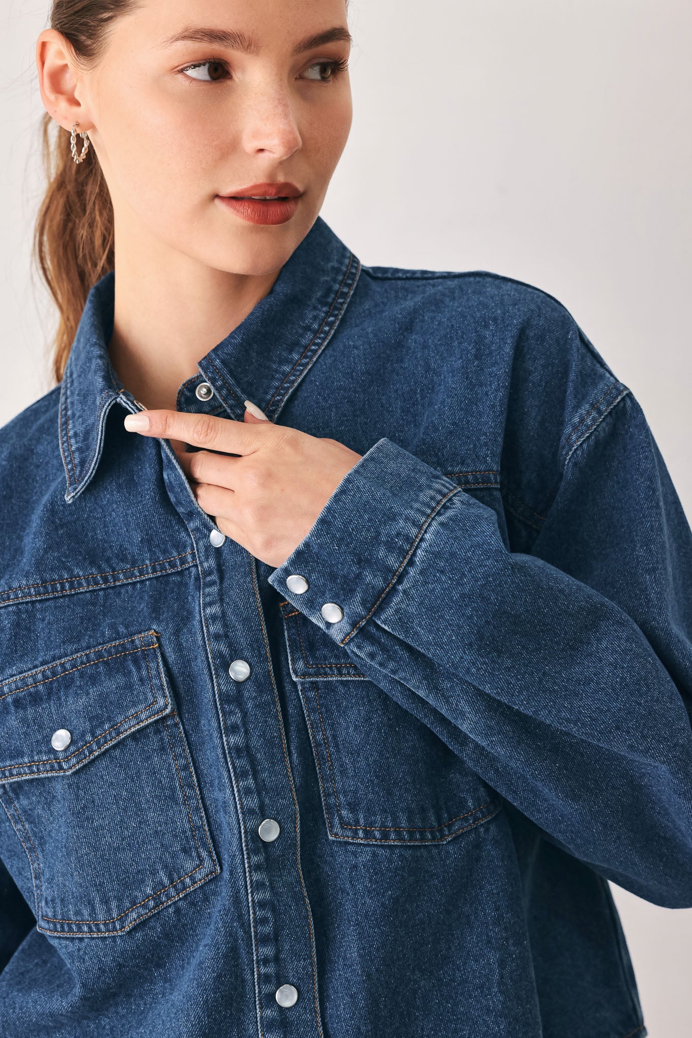 BLUE ECHO PLEATED DENIM JACKET