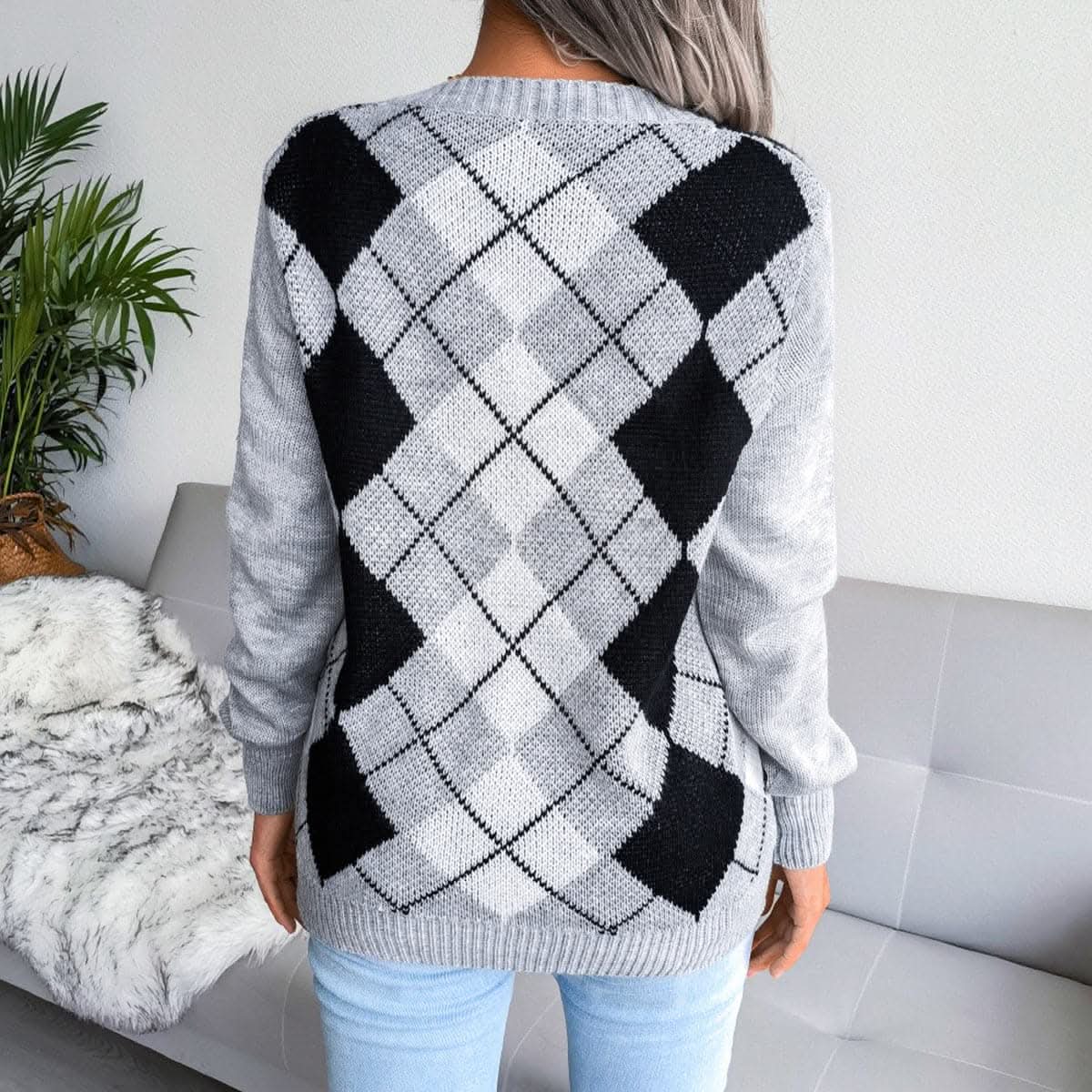 Geometric v-neck sweater for women 