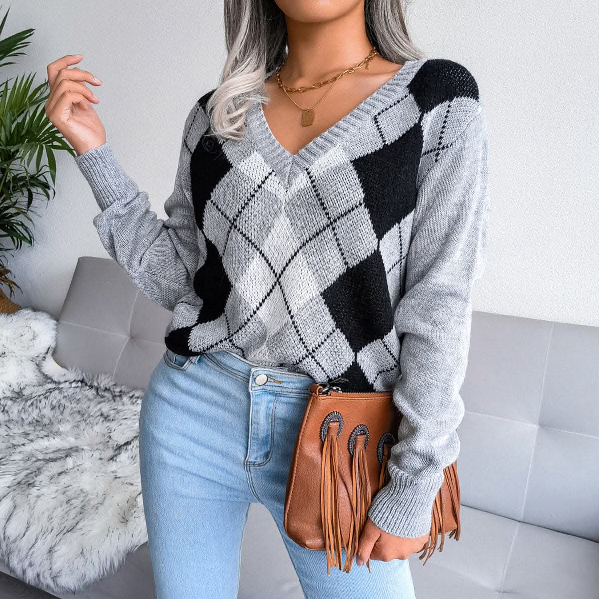 Geometric v-neck sweater for women 