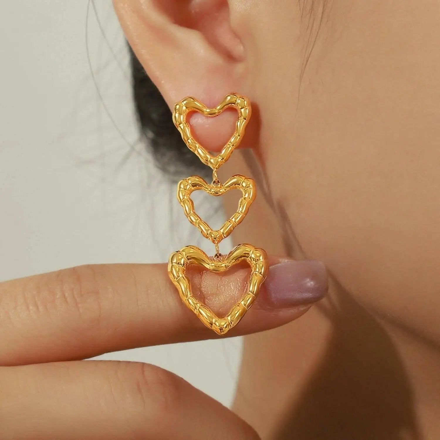 Heart-shaped titanium earrings - Love Salve 