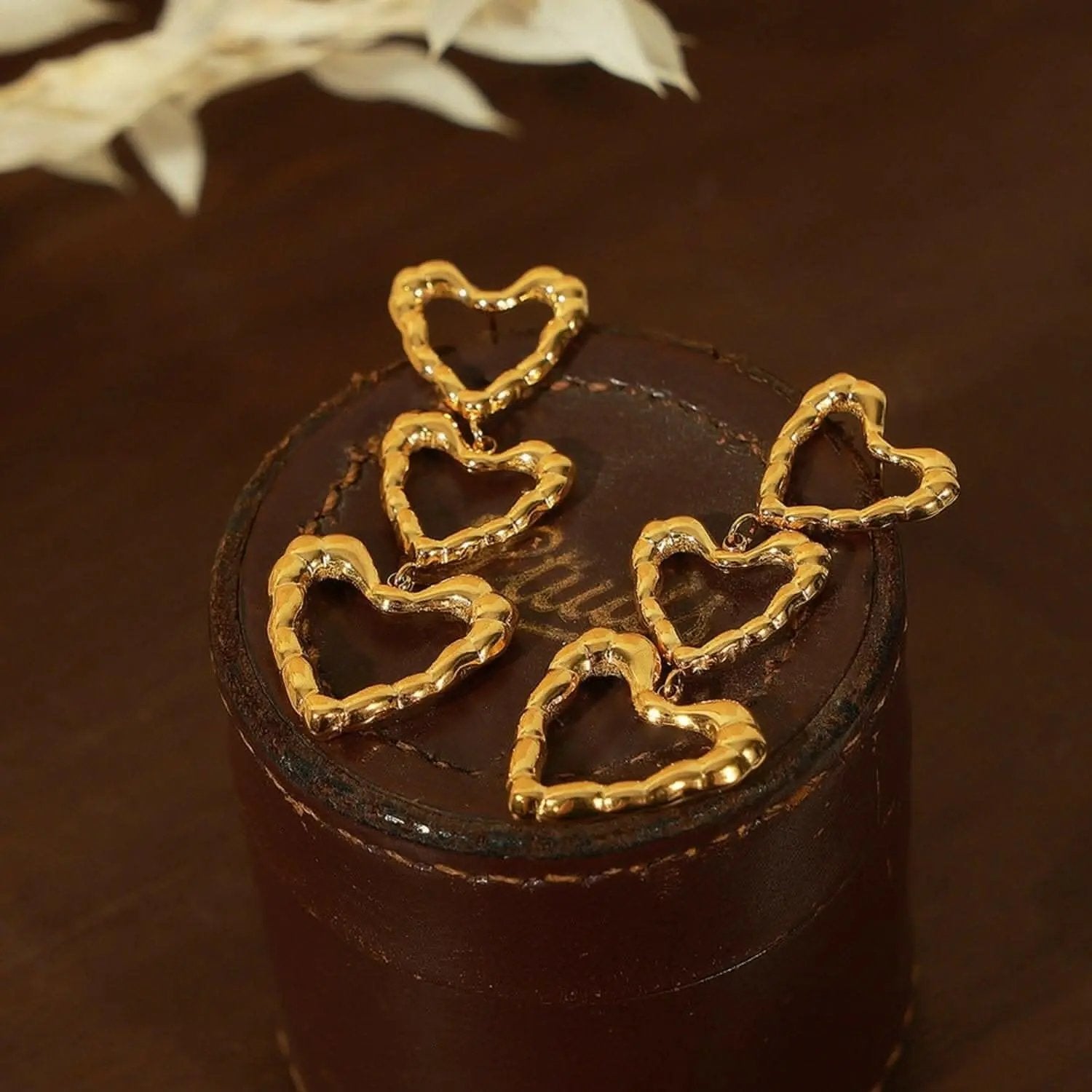 Heart-shaped titanium earrings - Love Salve 