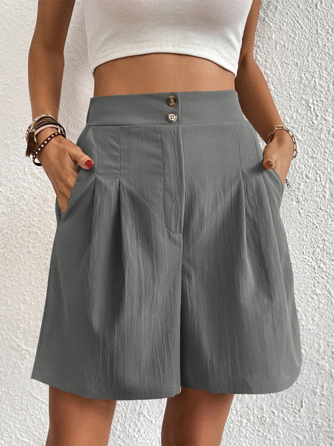High-waisted pocket shorts for women 