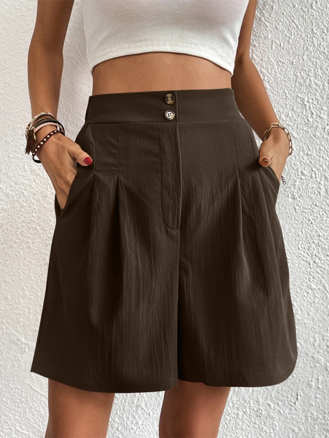 High-waisted pocket shorts for women 
