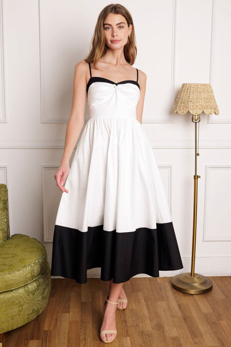 HEARTBEAT MIDI DRESS WITH SWEETHEART NECKLINE