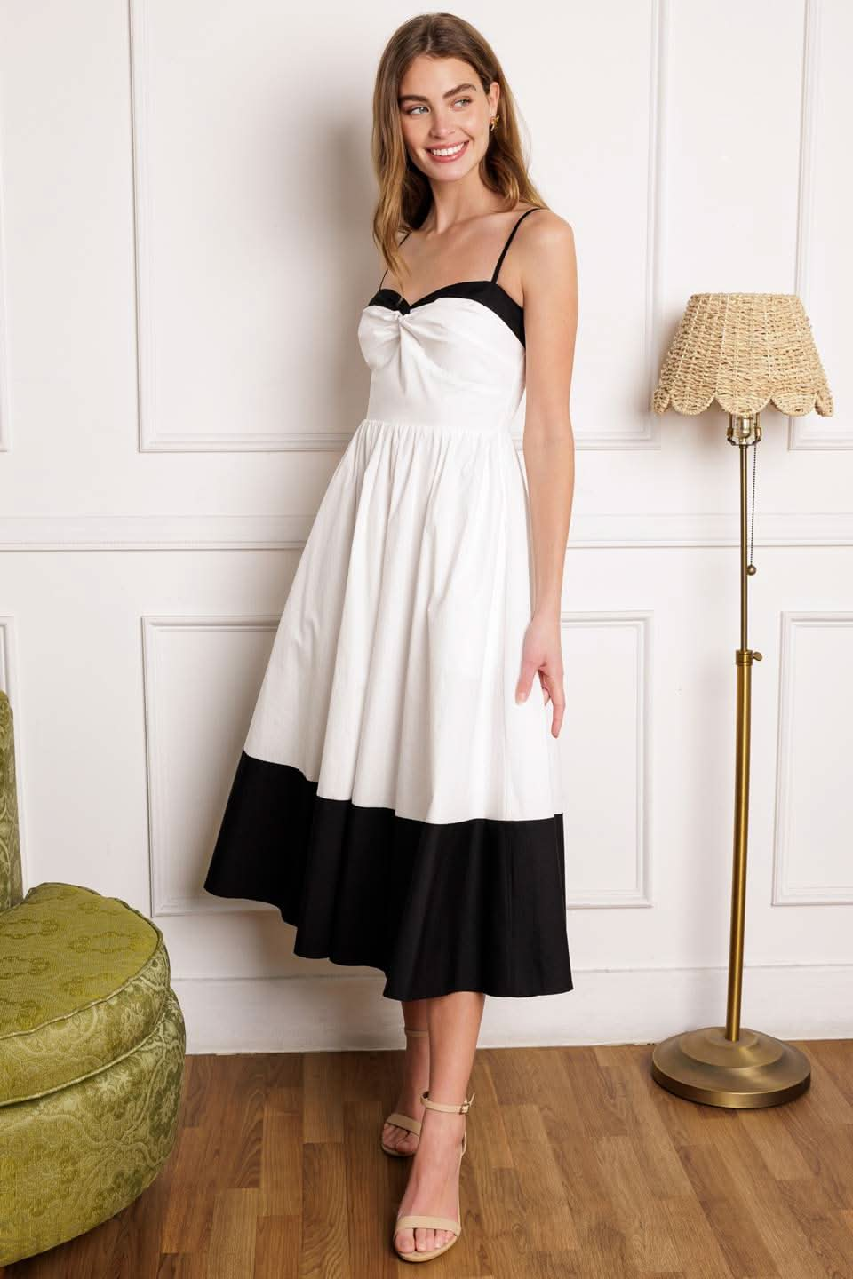 HEARTBEAT MIDI DRESS WITH SWEETHEART NECKLINE