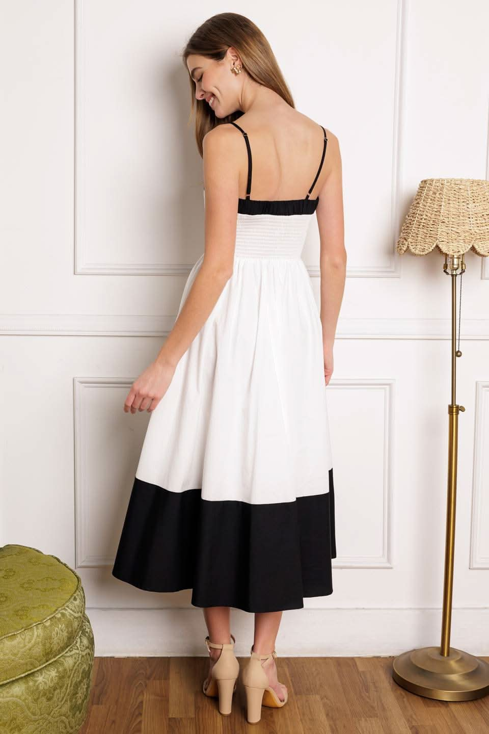 HEARTBEAT MIDI DRESS WITH SWEETHEART NECKLINE