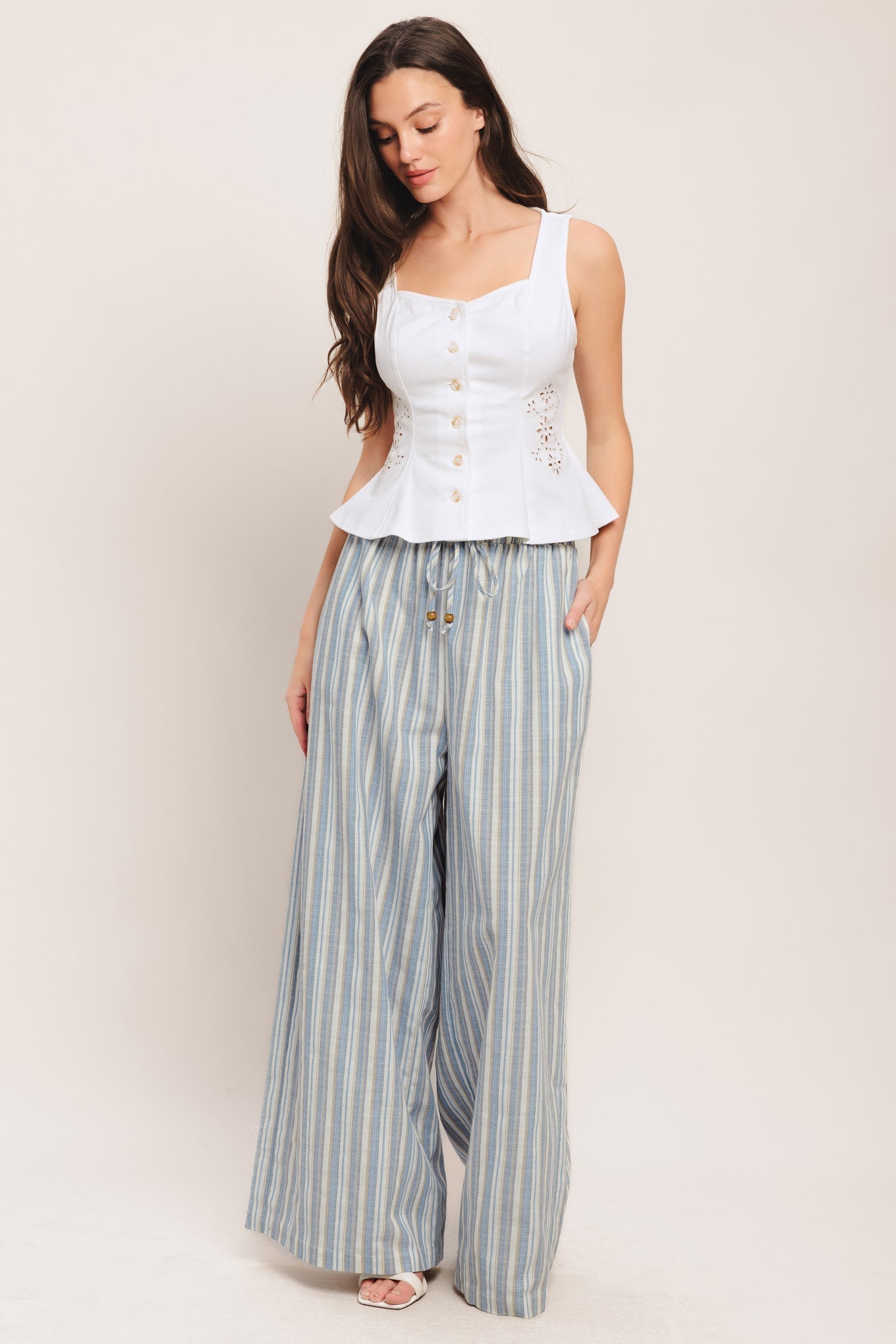 Soft Harvest White Sweetheart Neckline Sleeveless Button Front Eyelet Embroidery Flying Tomato