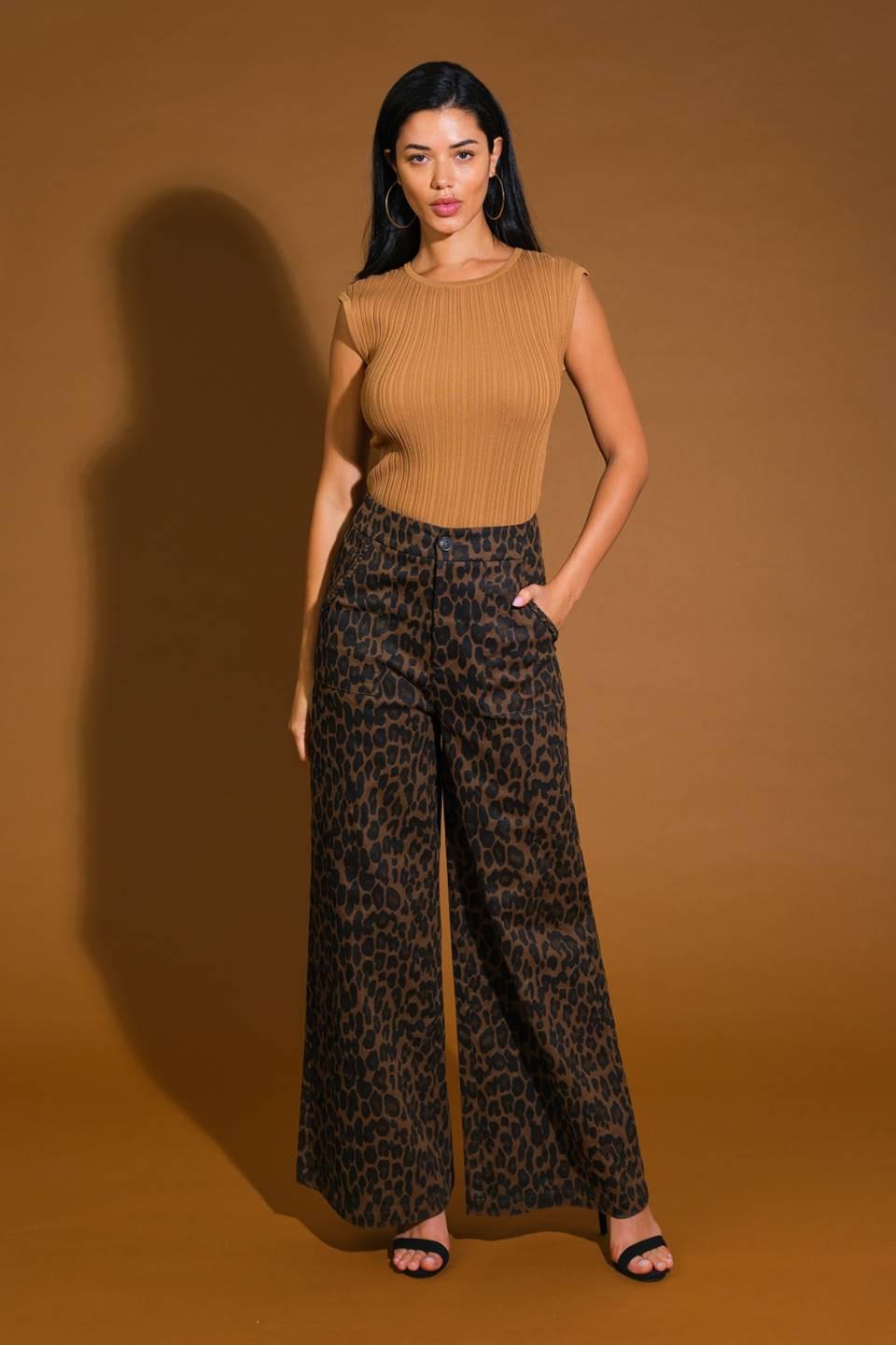 Detail of the waistband and pocket design on the Flying Tomato ETERNAL ROMANCE WOVEN PANTS, highlighting thoughtful craftsman