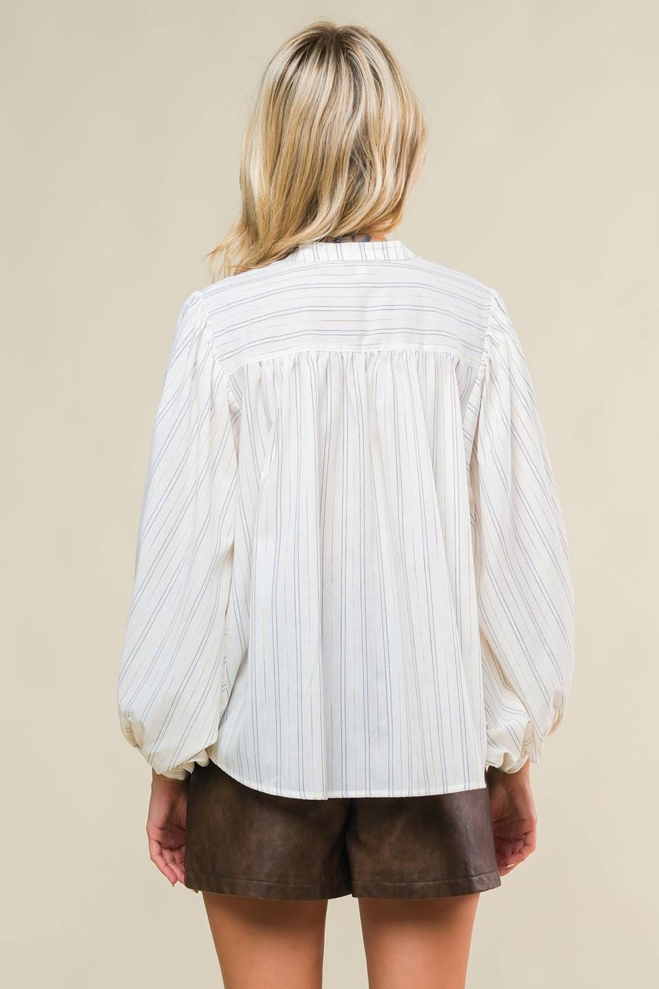 CLEAN AESTHETIC WOVEN TOP