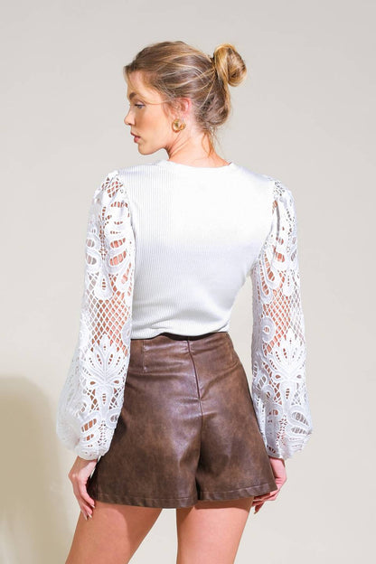 HOLLYWOOD HILLS WOVEN TOP