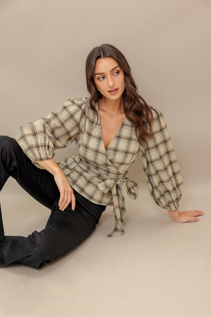 LATTE SUNDAY WOVEN PLAID TOP