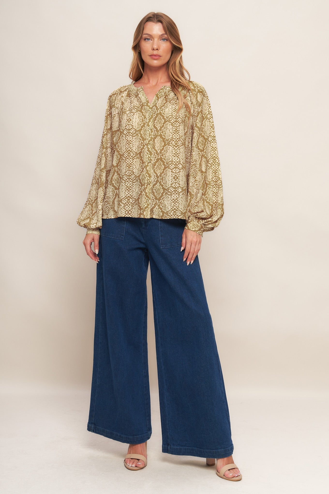 RETRO CHIC TAUPE WOVEN TOP Flying Tomato