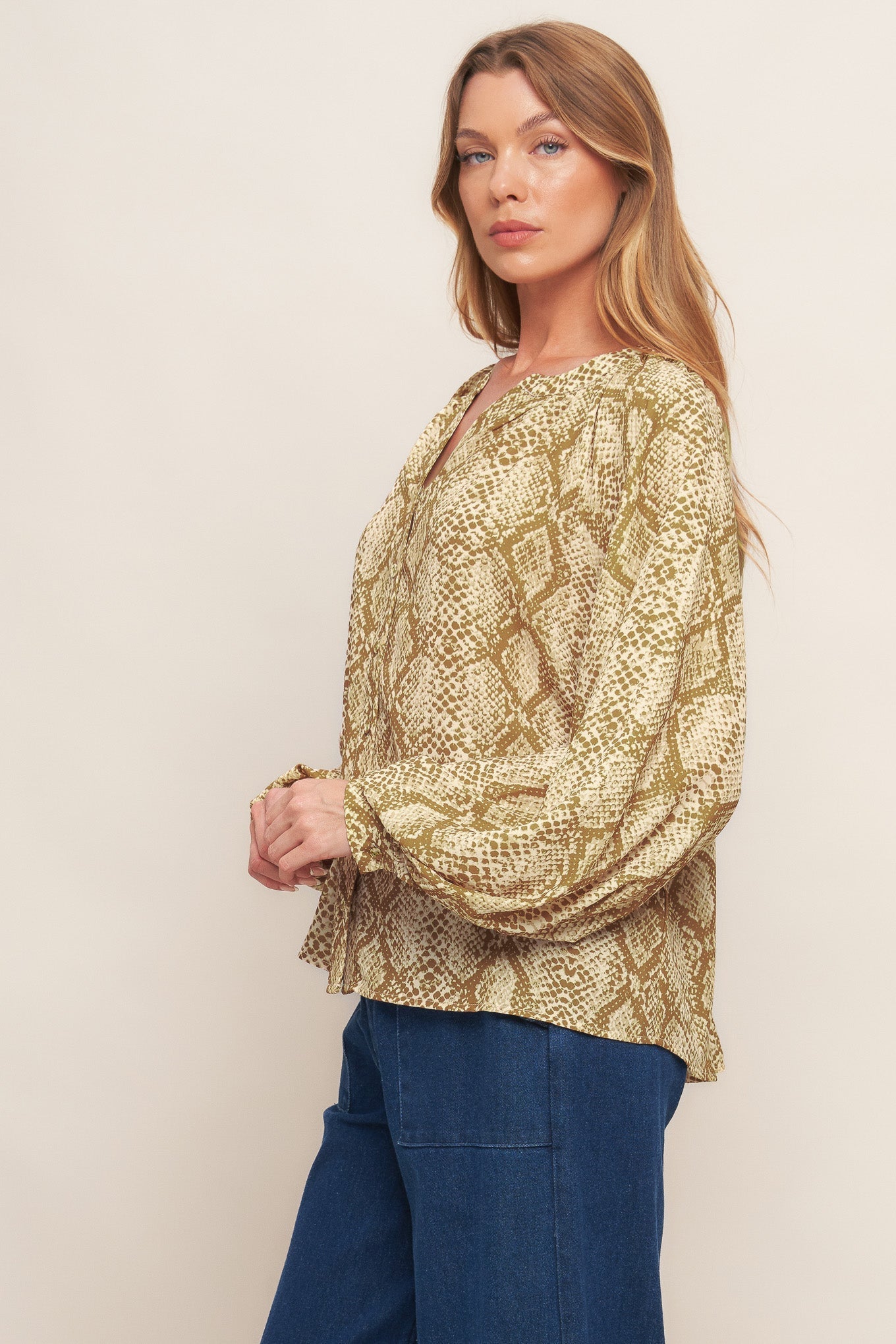 RETRO CHIC TAUPE WOVEN TOP Flying Tomato