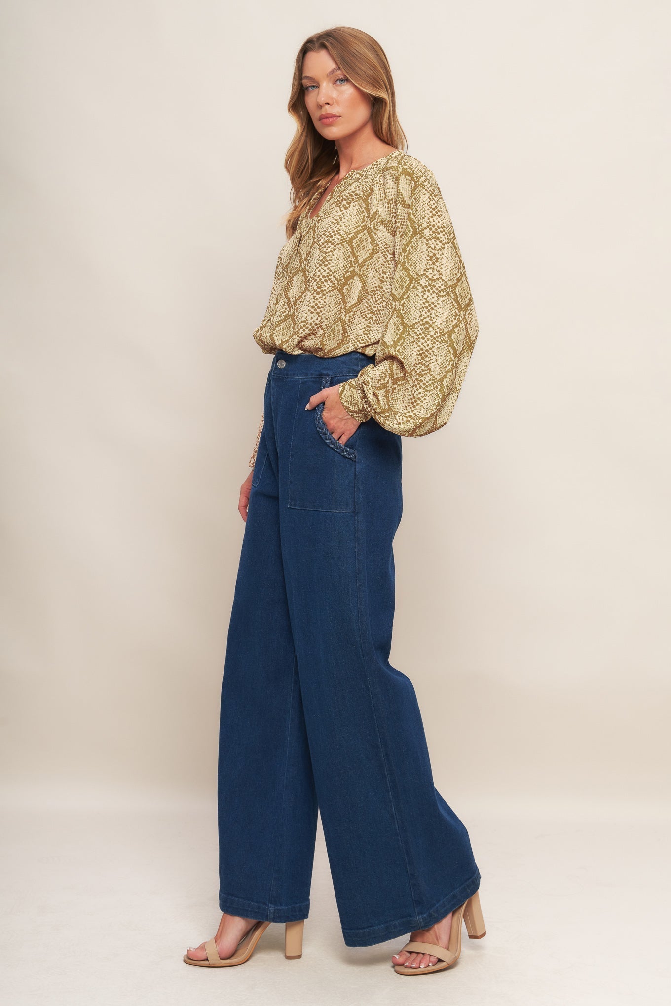 RETRO CHIC TAUPE WOVEN TOP Flying Tomato