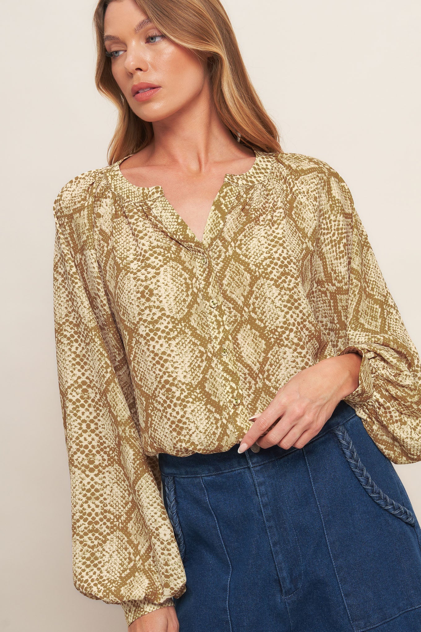 RETRO CHIC TAUPE WOVEN TOP Flying Tomato
