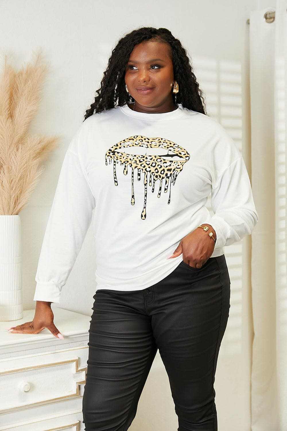 Love graphic sweatshirt - comfy style 