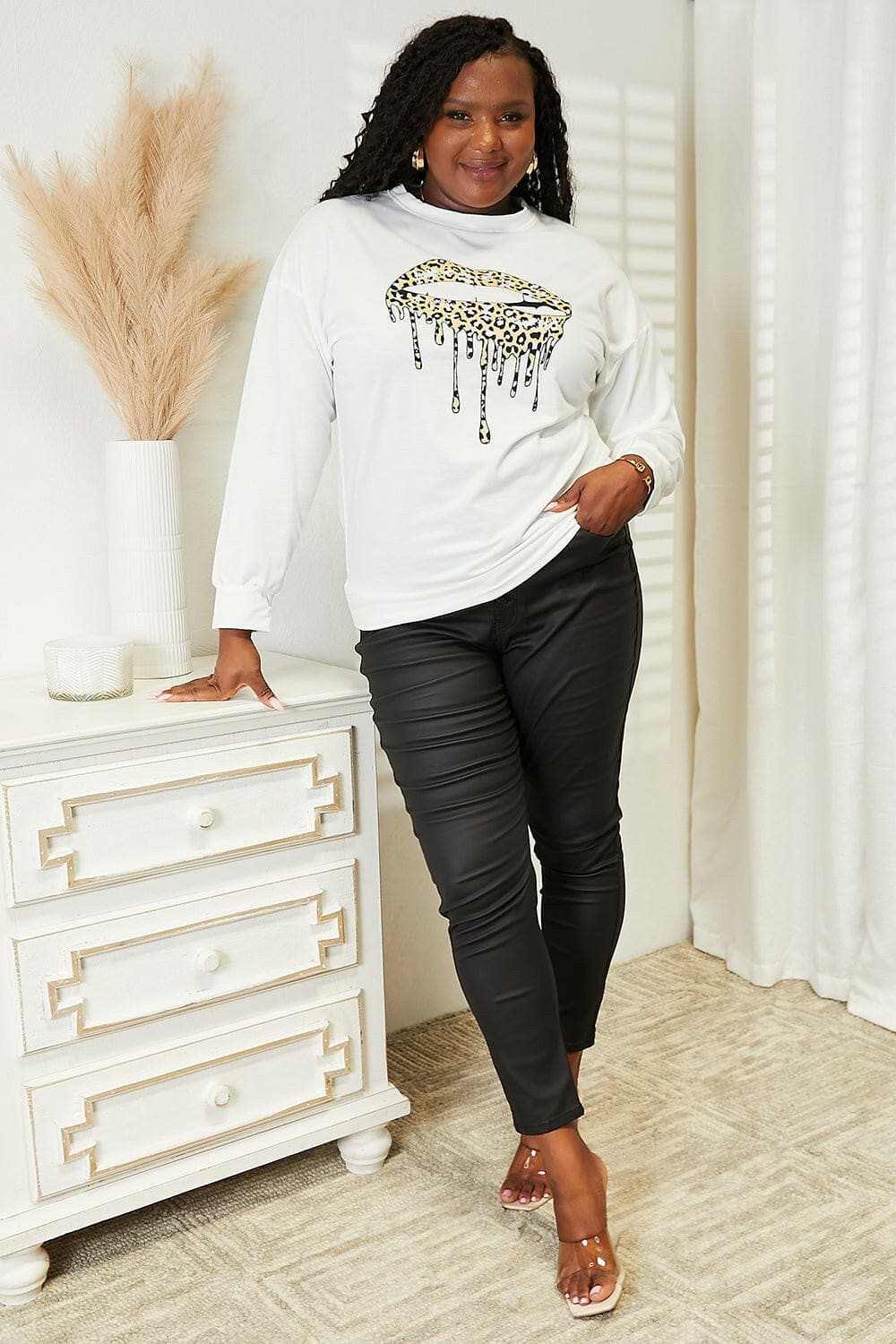 Love graphic sweatshirt - comfy style 
