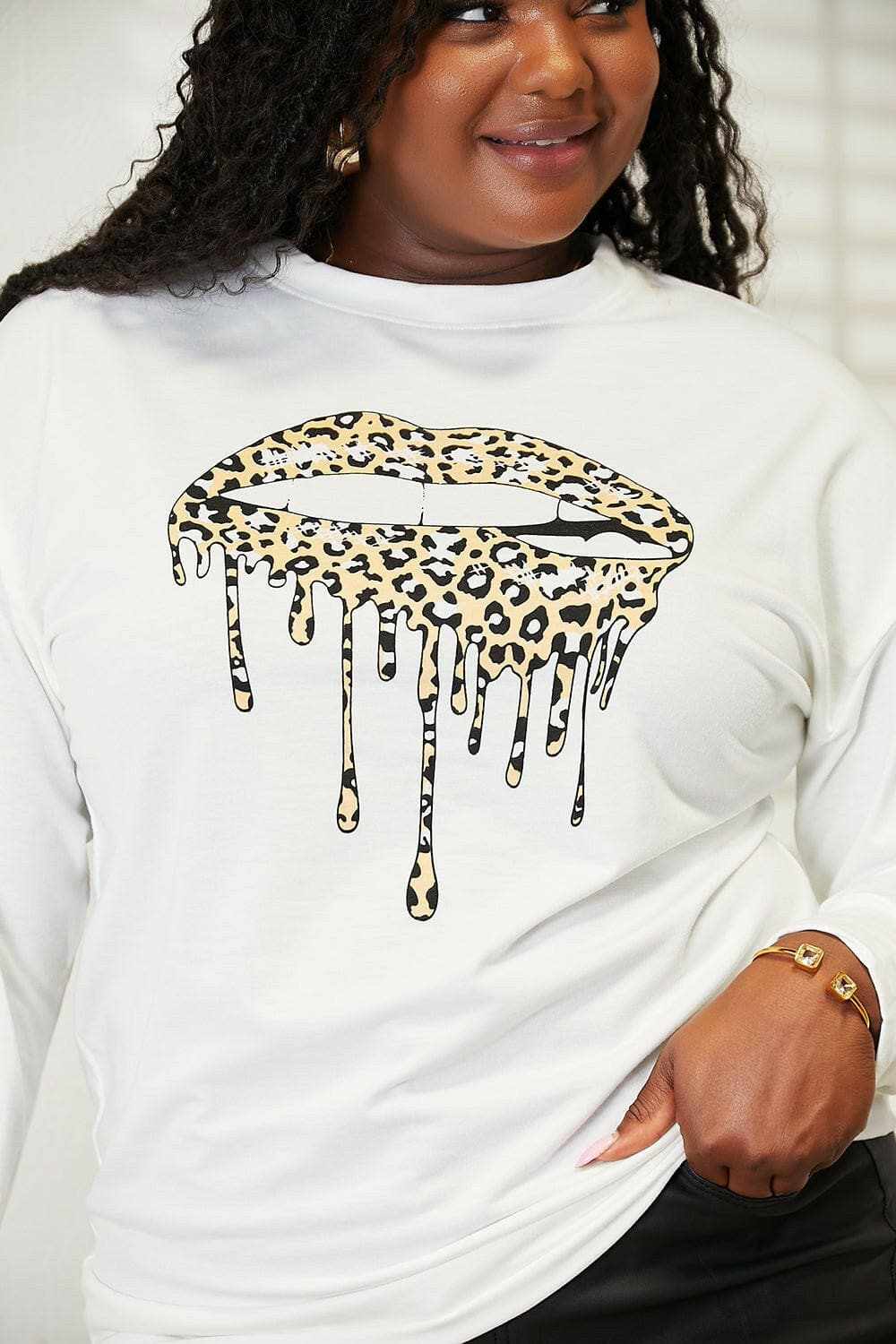 Love graphic sweatshirt - comfy style 